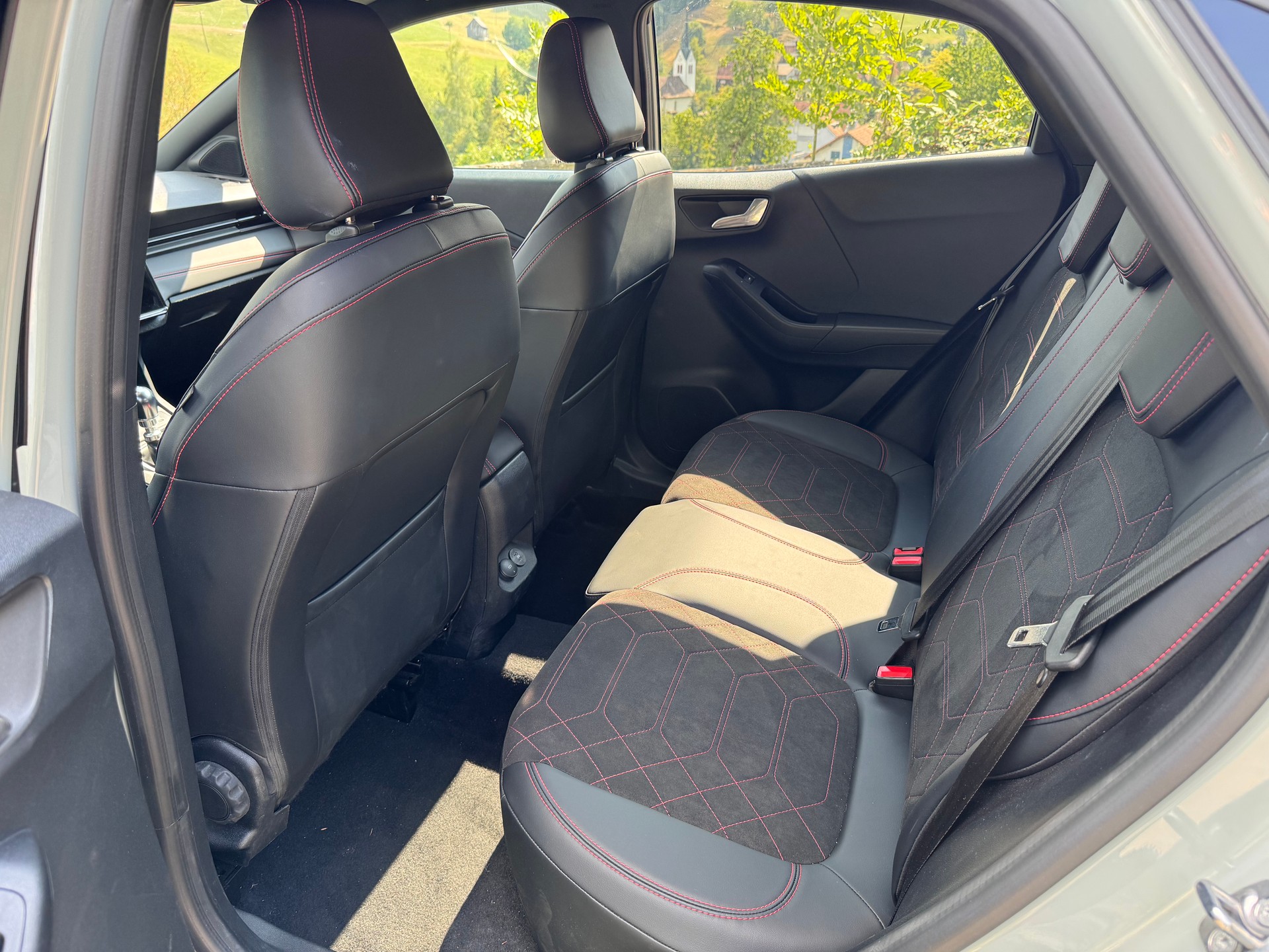 FORD 1.0 EcoB Hybrid 125 ST-Line-image-17