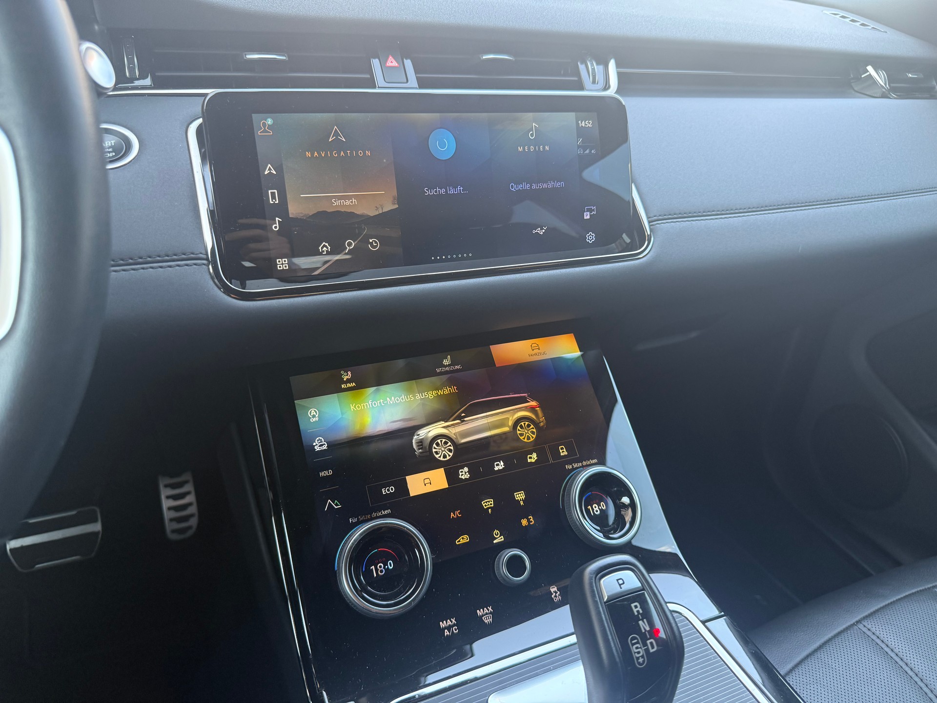 LAND ROVER Range Rover Evoque 2.0 T R-Dynamic SE-image-12