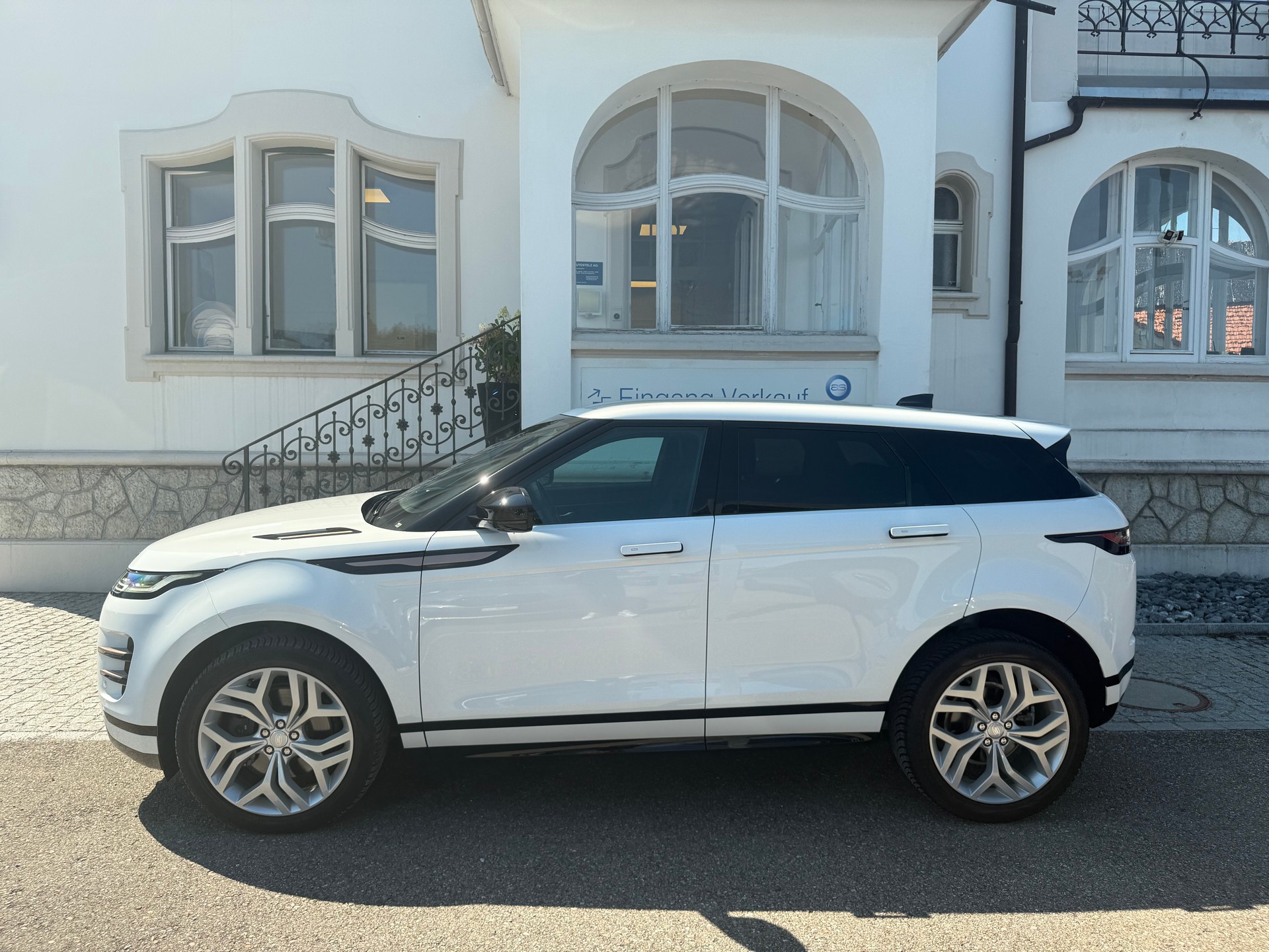 LAND ROVER Range Rover Evoque 2.0 T R-Dynamic SE-showroom-element-2