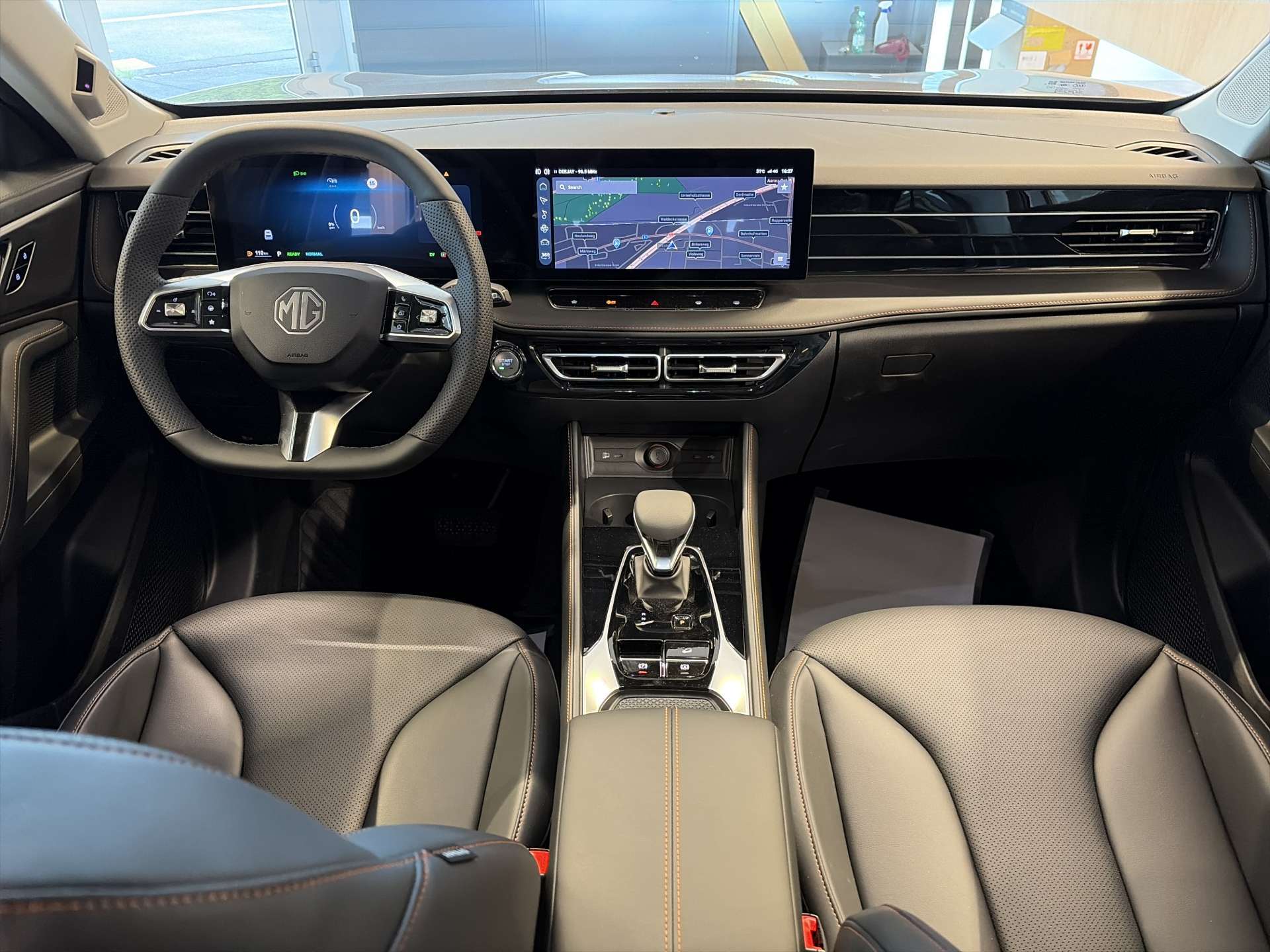 MG HS 1.5 T Hybrid+ Luxury 224PS Automat-image-14