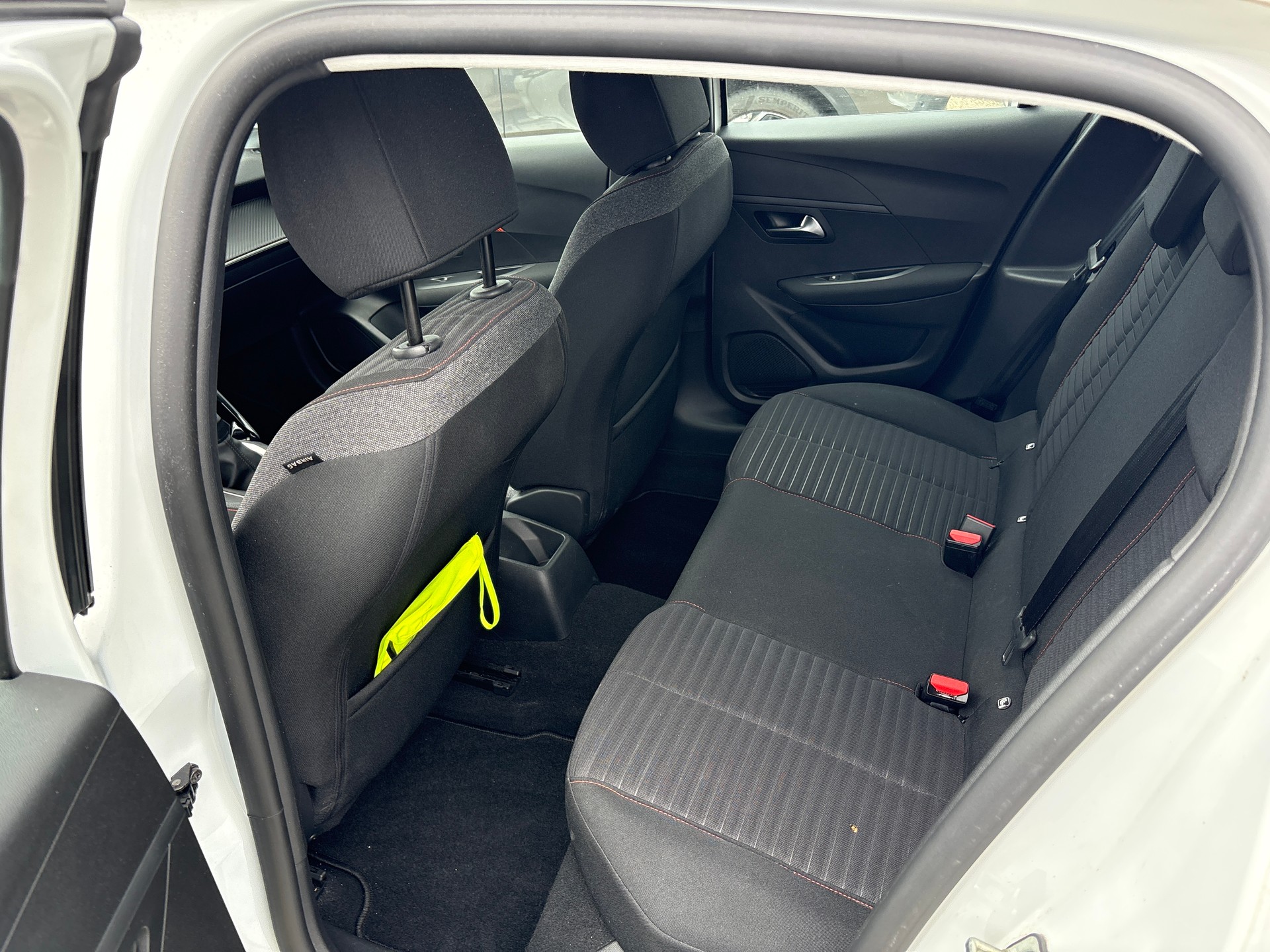 PEUGEOT 208 1.2 PureTech Active-image-7
