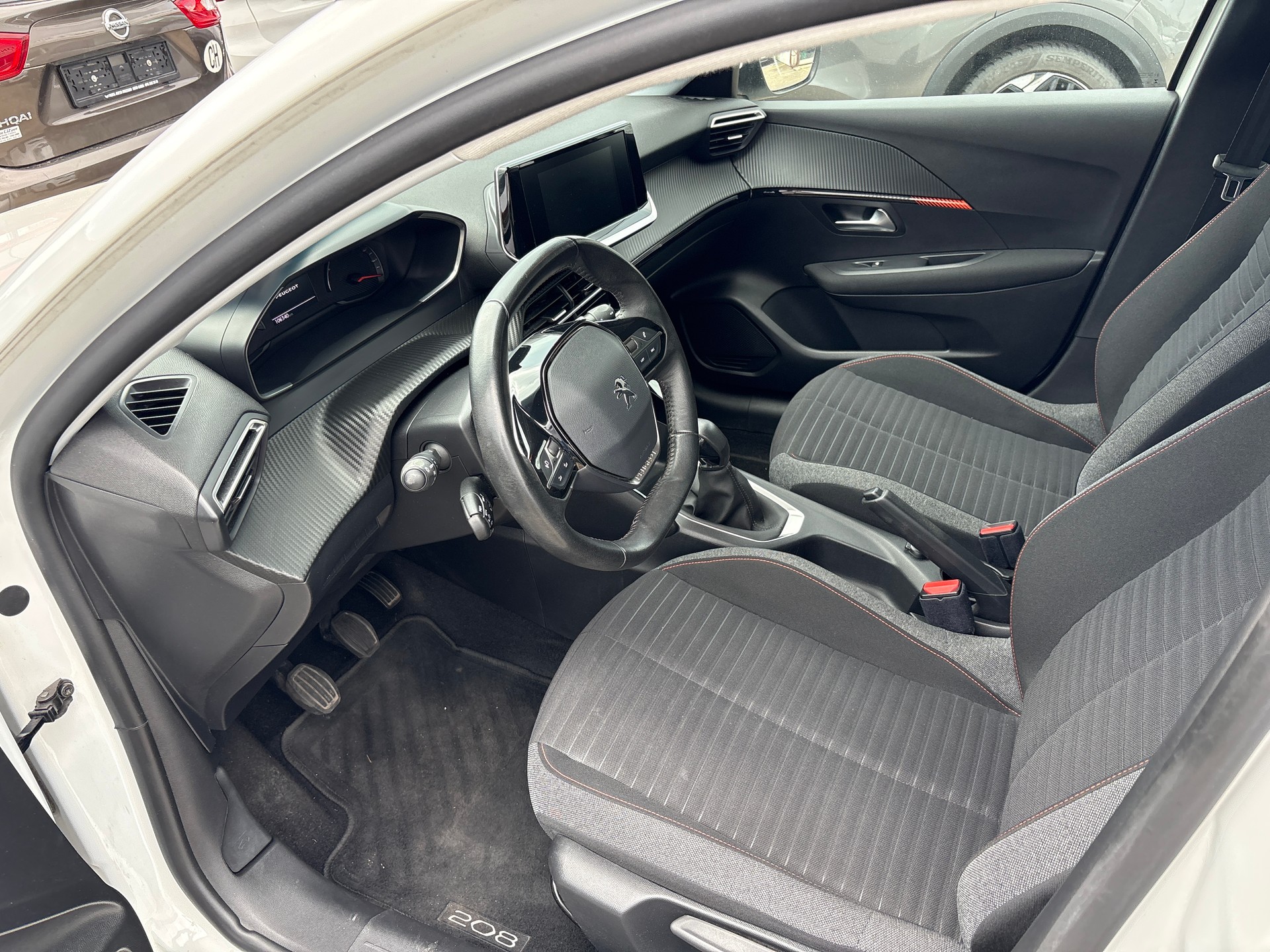 PEUGEOT 208 1.2 PureTech Active-image-6