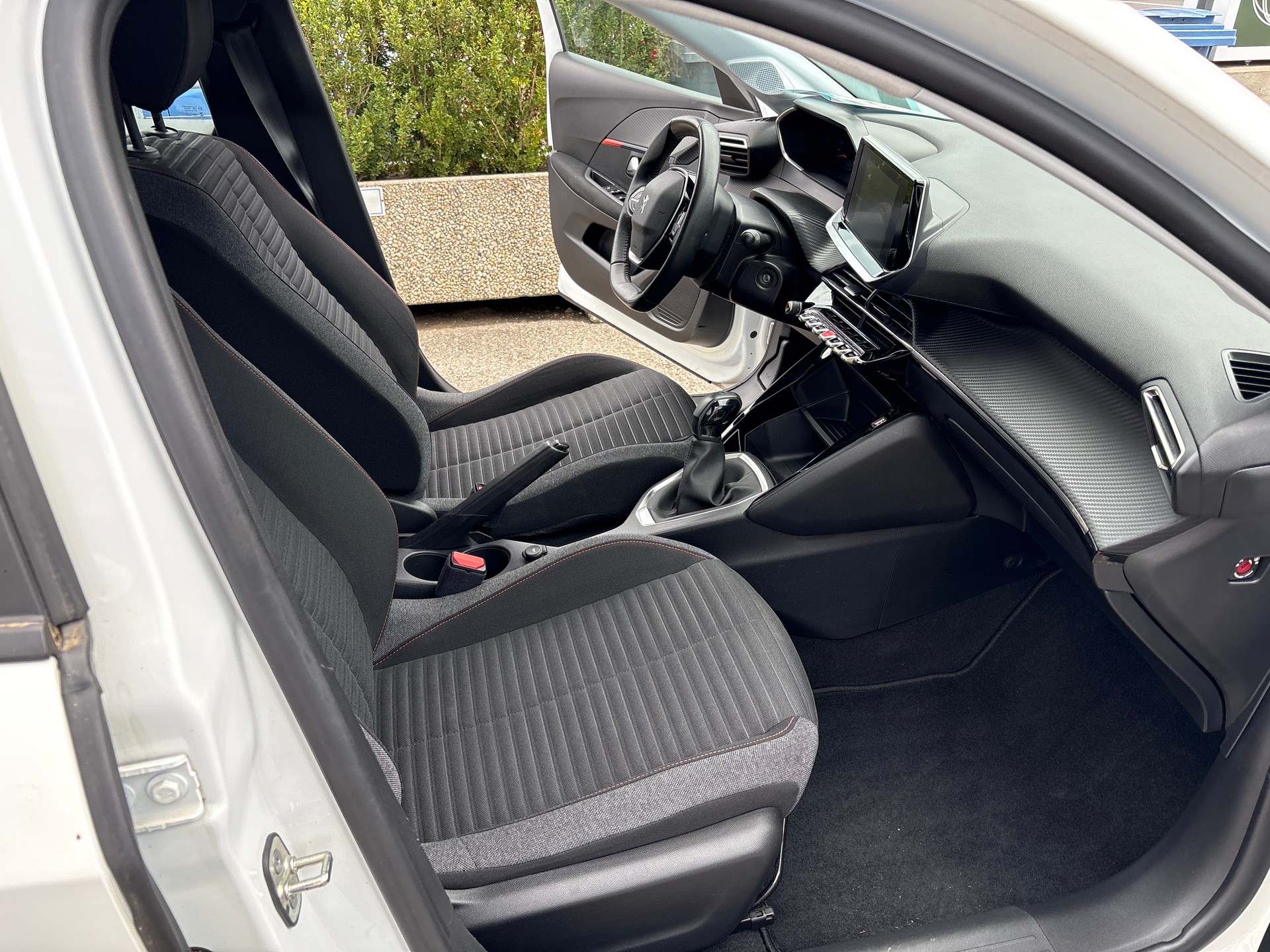 PEUGEOT 208 1.2 PureTech Active-image-8