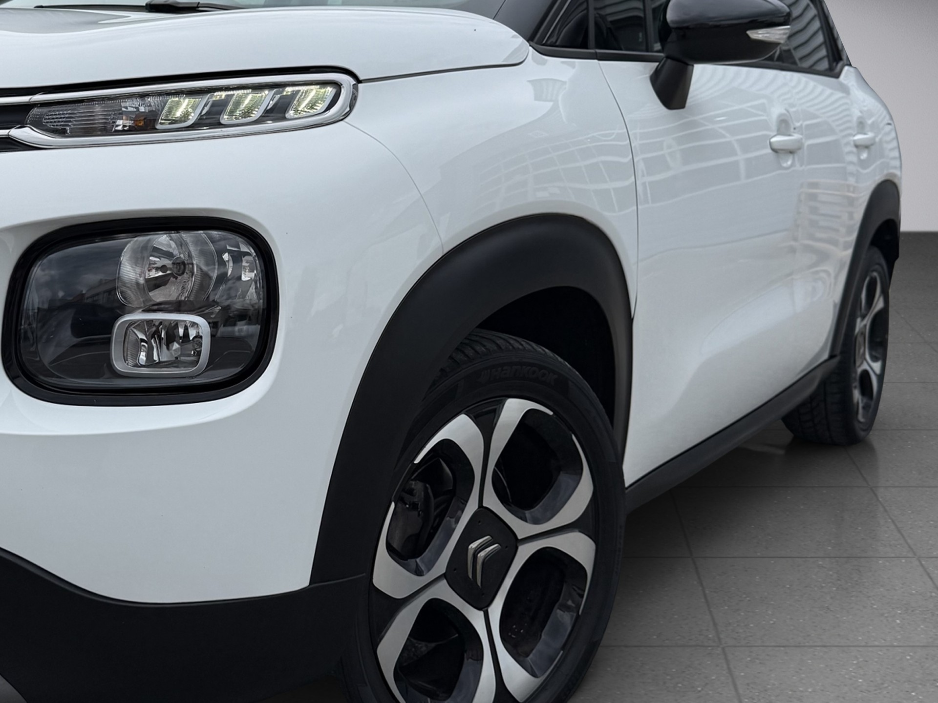 CITROEN C3 Aircross 1.2i PureTech Shine-image-1