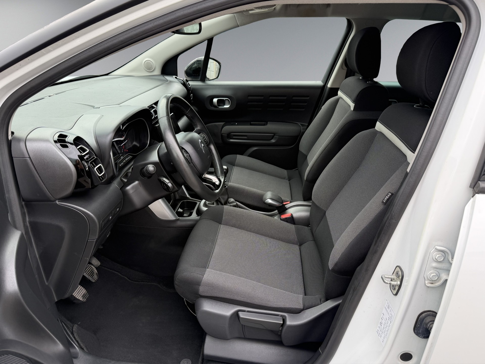 CITROEN C3 Aircross 1.2i PureTech Shine-image-8