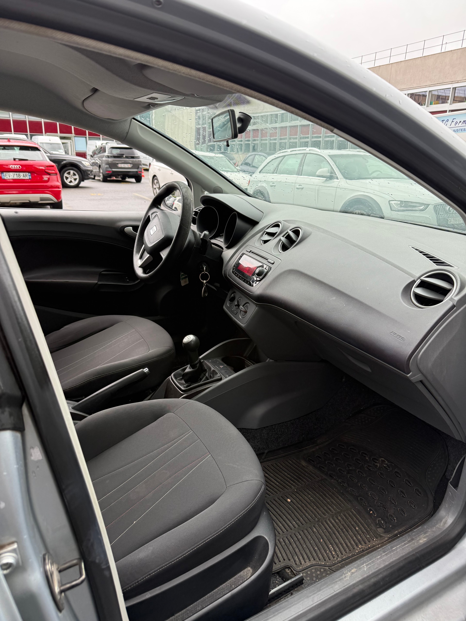 SEAT Ibiza SC 1.4 Style-image-8