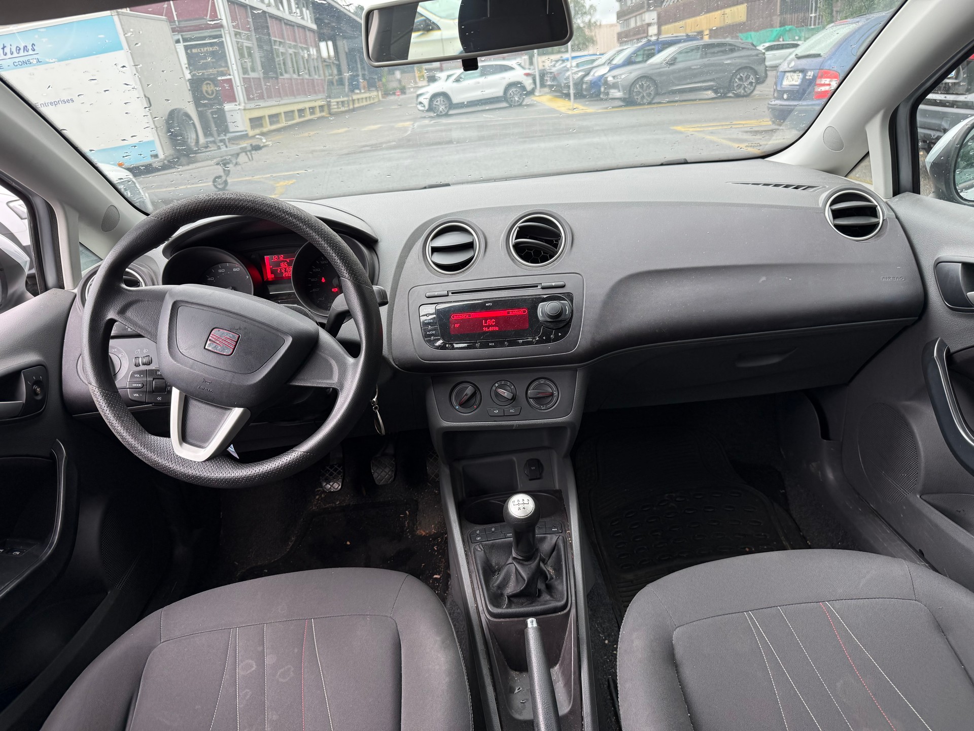 SEAT Ibiza SC 1.4 Style-image-7