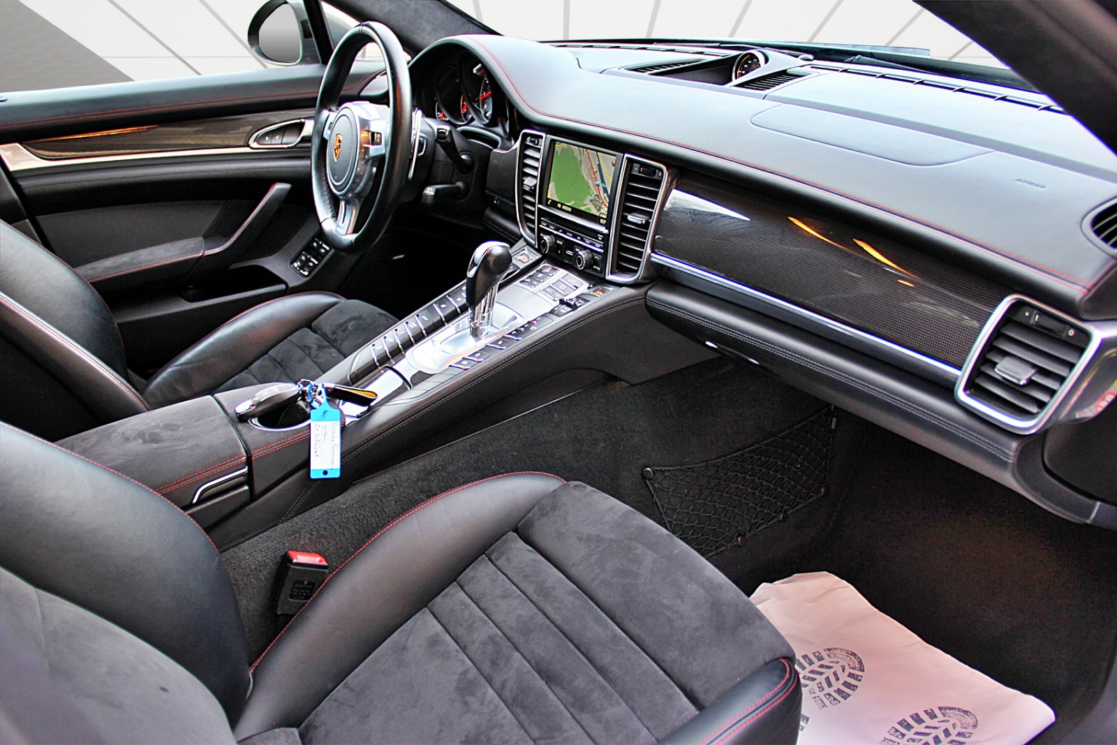 PORSCHE Panamera GTS 4.8 PDK-image-12