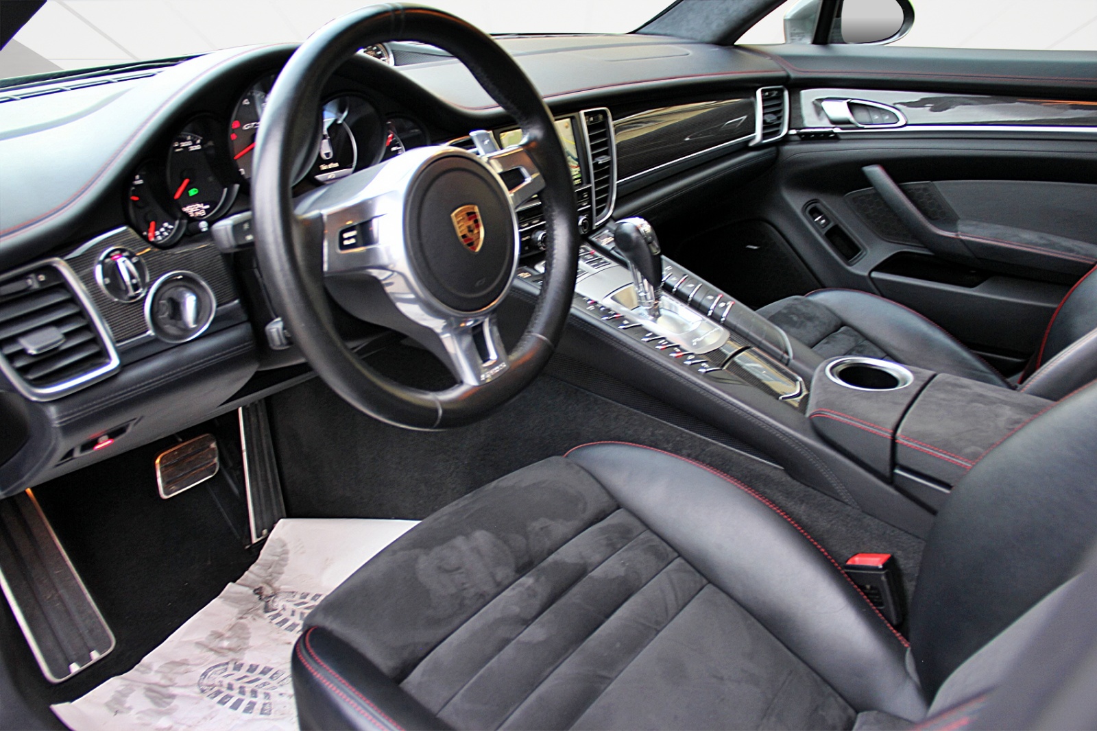 PORSCHE Panamera GTS 4.8 PDK-image-8