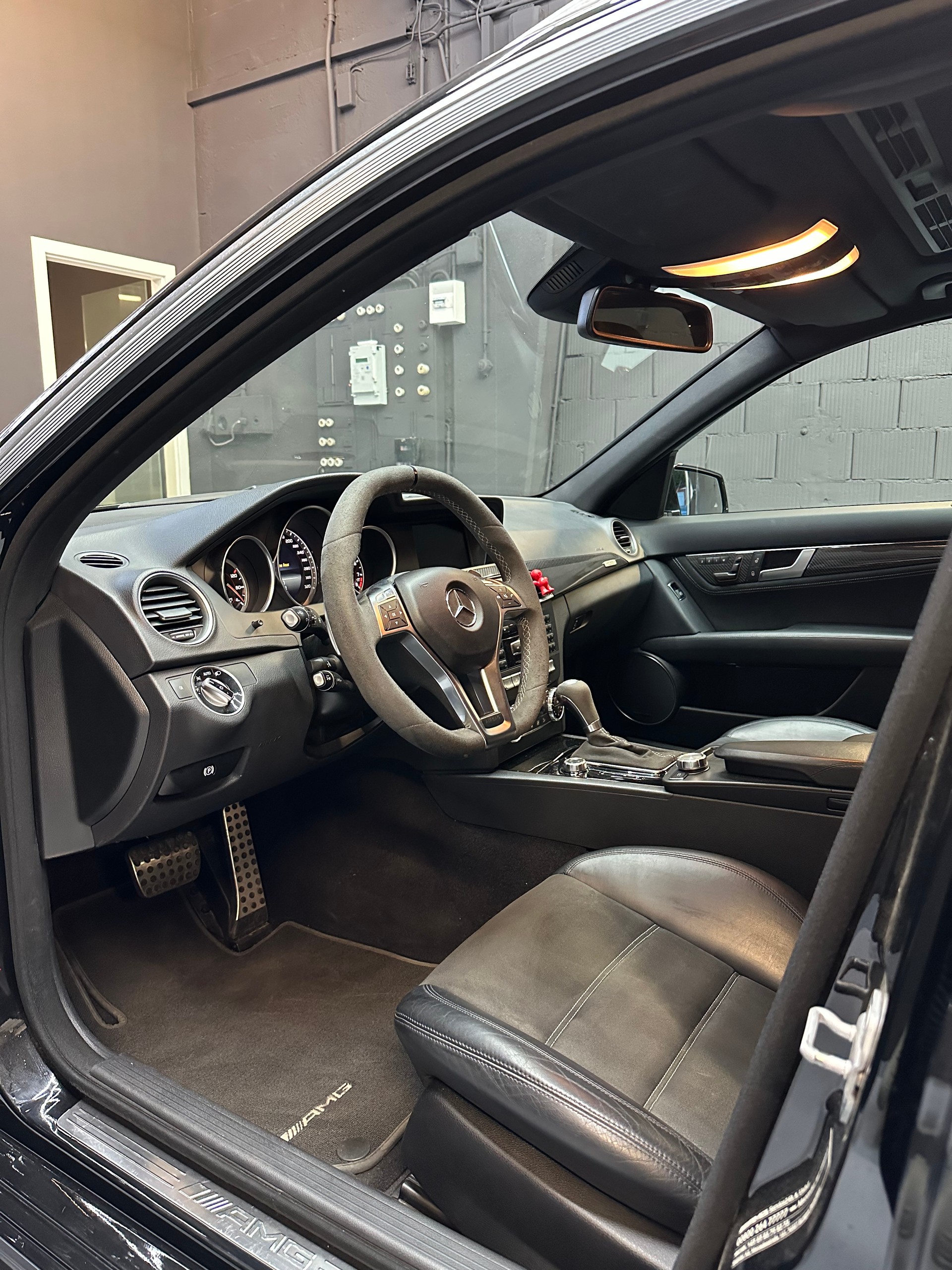 MERCEDES-BENZ C 63 AMG Edition 507 Speedshift MCT // 1of1 in Swiss🇨🇠!! // full carbone // Sound H&K // Distronic // Leasing dès 859.--image-7