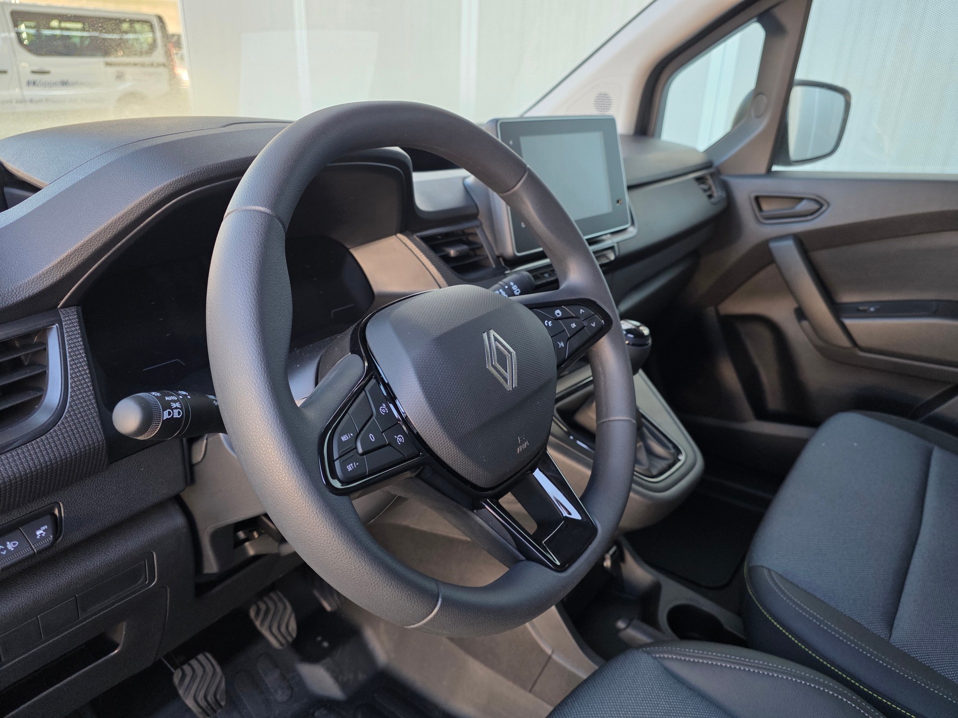 RENAULT Kangoo Van 1.3TCe Standard 130 PF Extra-image-3