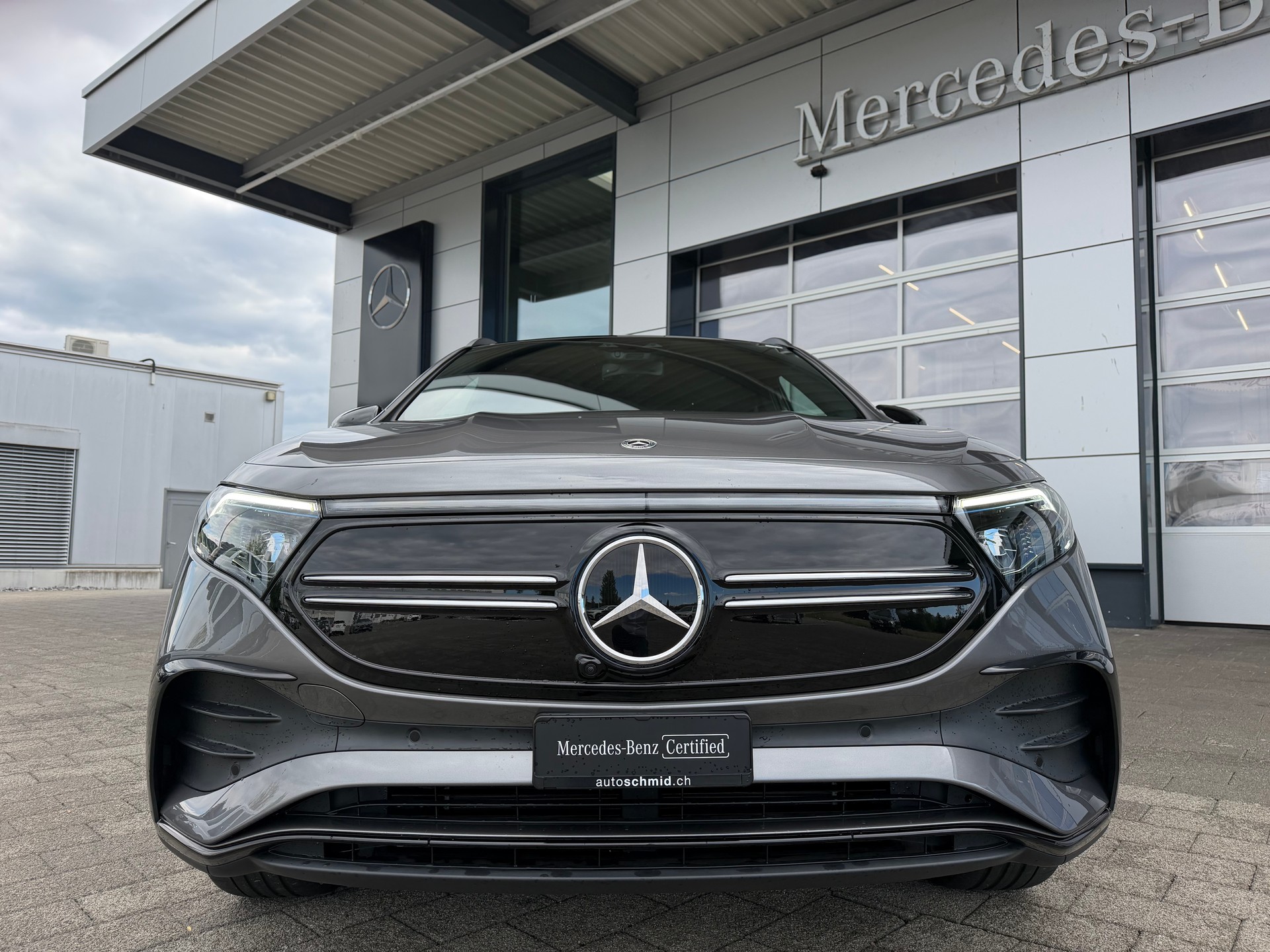 MERCEDES-BENZ EQA 350 AMG Line 4Matic-showroom-element-2