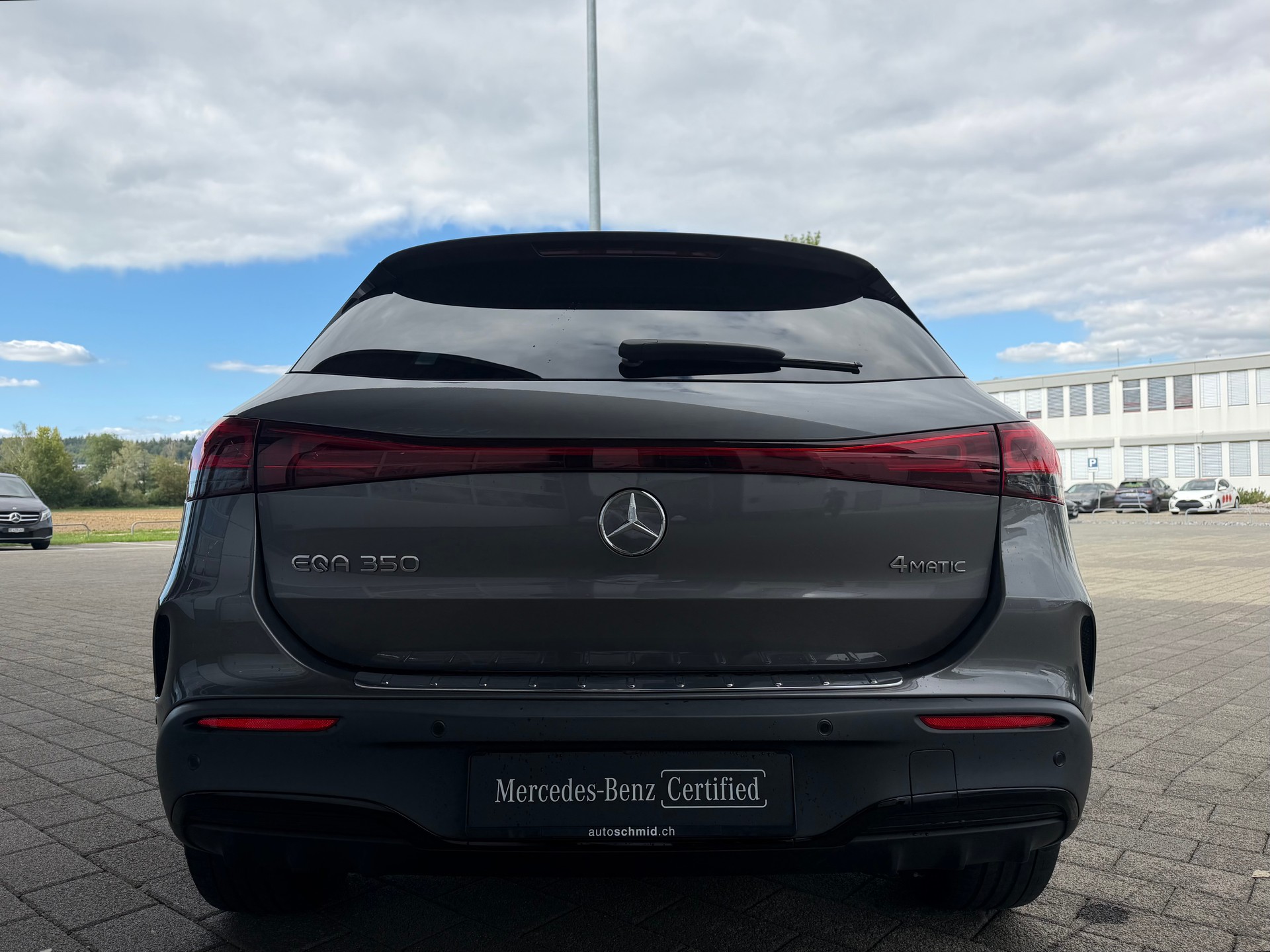 MERCEDES-BENZ EQA 350 AMG Line 4Matic-showroom-element-3