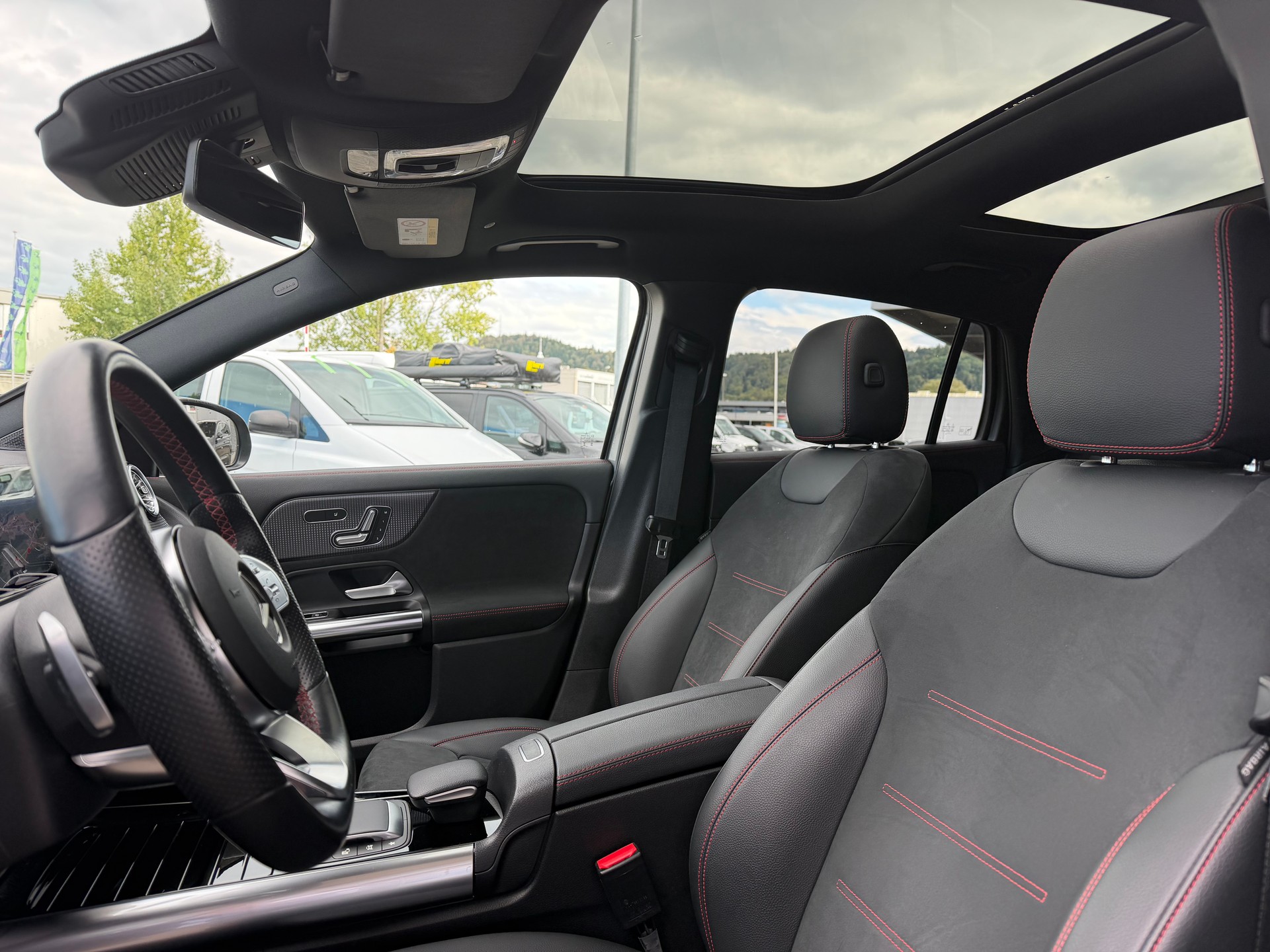 MERCEDES-BENZ EQA 350 AMG Line 4Matic-image-5