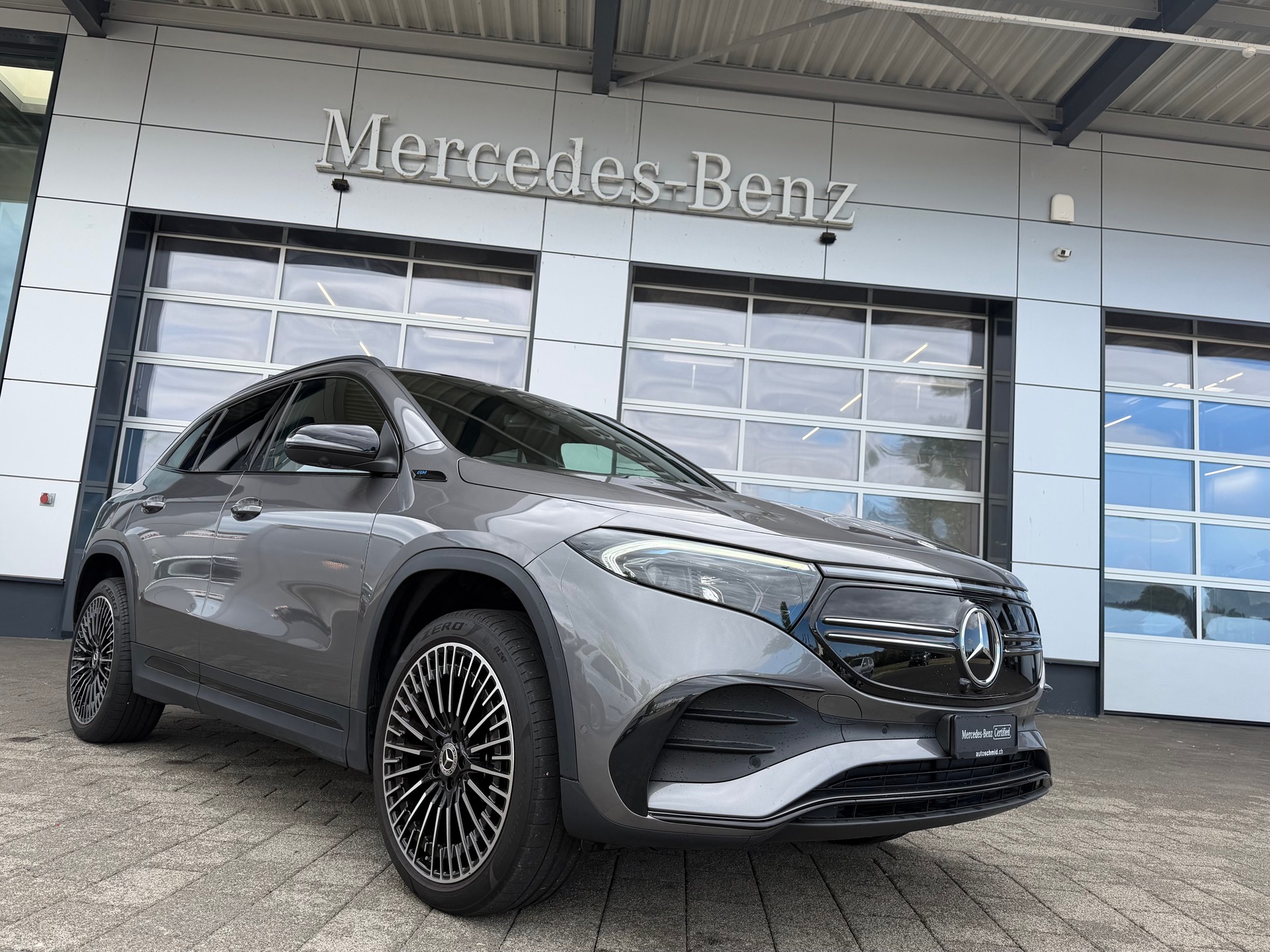 MERCEDES-BENZ EQA 350 AMG Line 4Matic