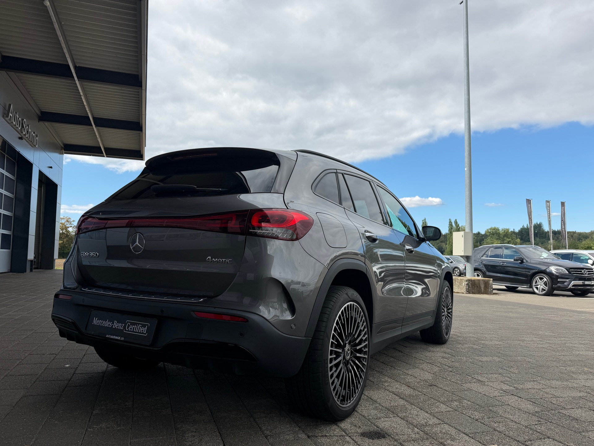 MERCEDES-BENZ EQA 350 AMG Line 4Matic-showroom-element-1