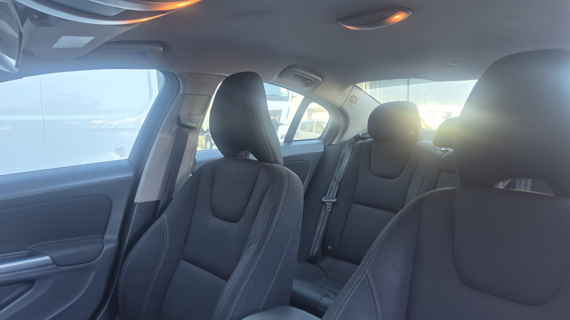 VOLVO S60 D4-image-8