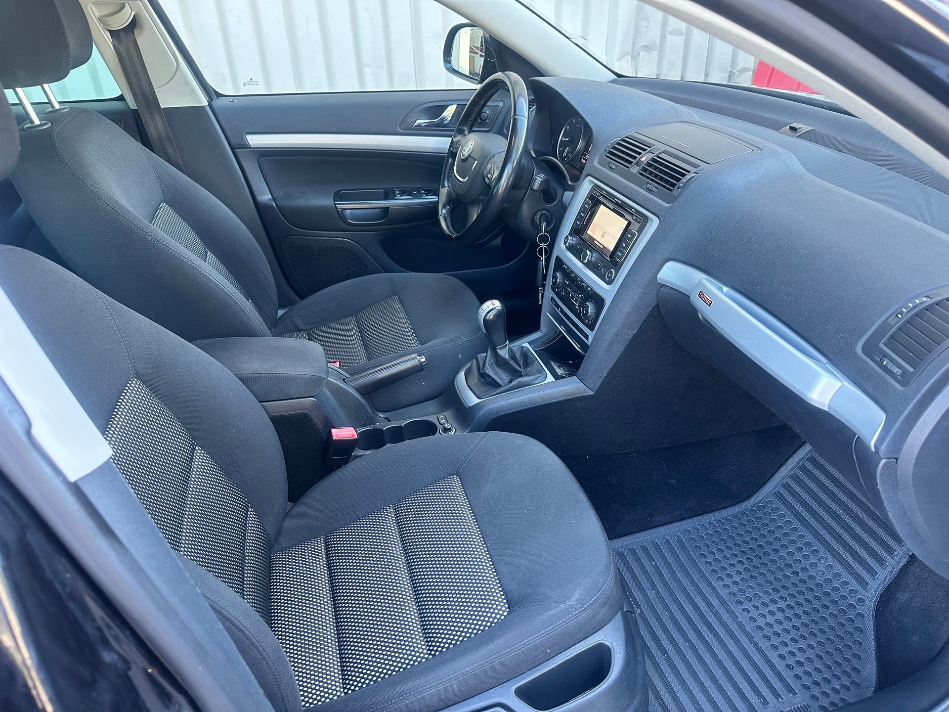 SKODA Octavia Combi 1.8 TSI Scout 4x4-image-15