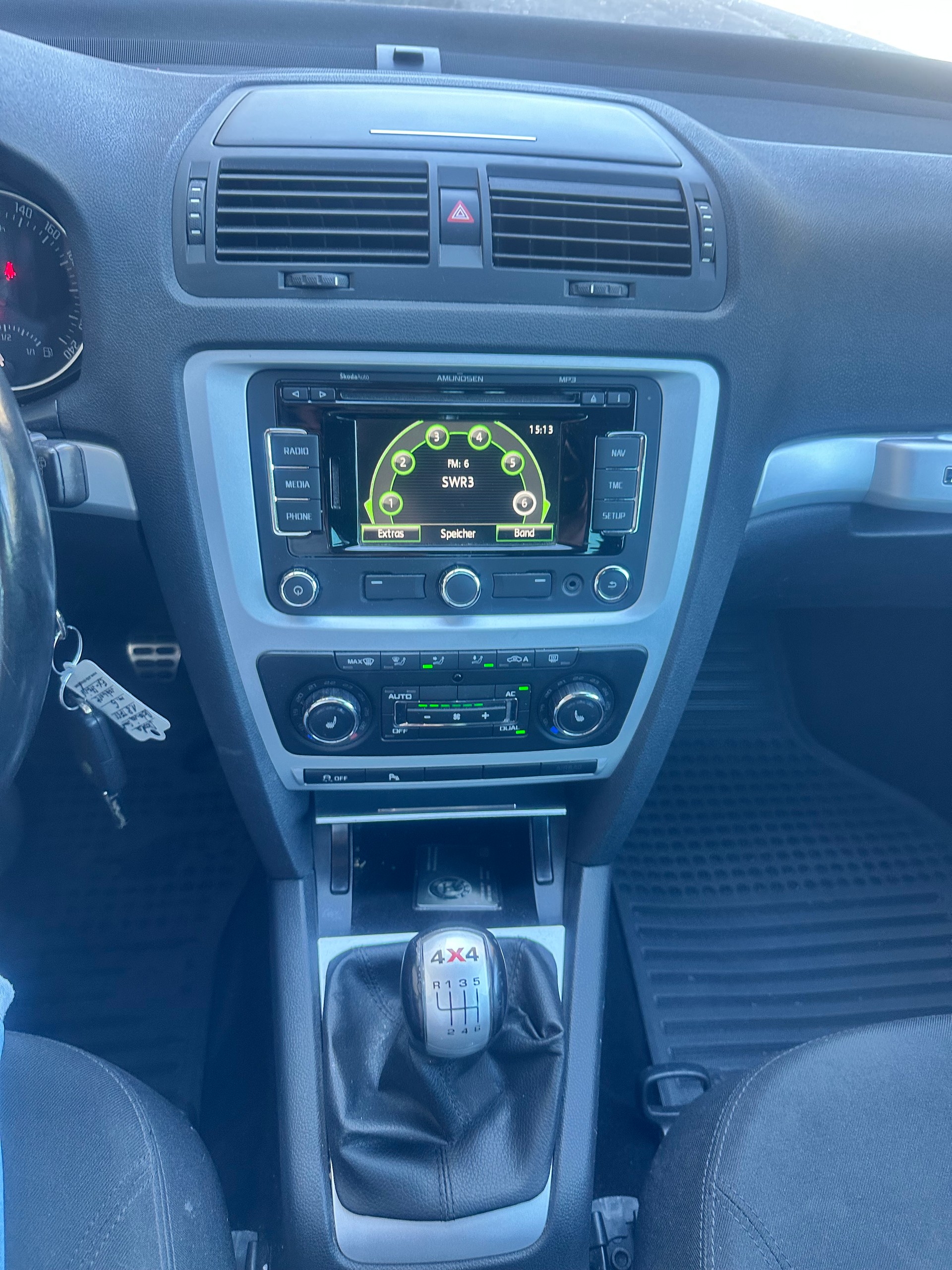 SKODA Octavia Combi 1.8 TSI Scout 4x4-image-12