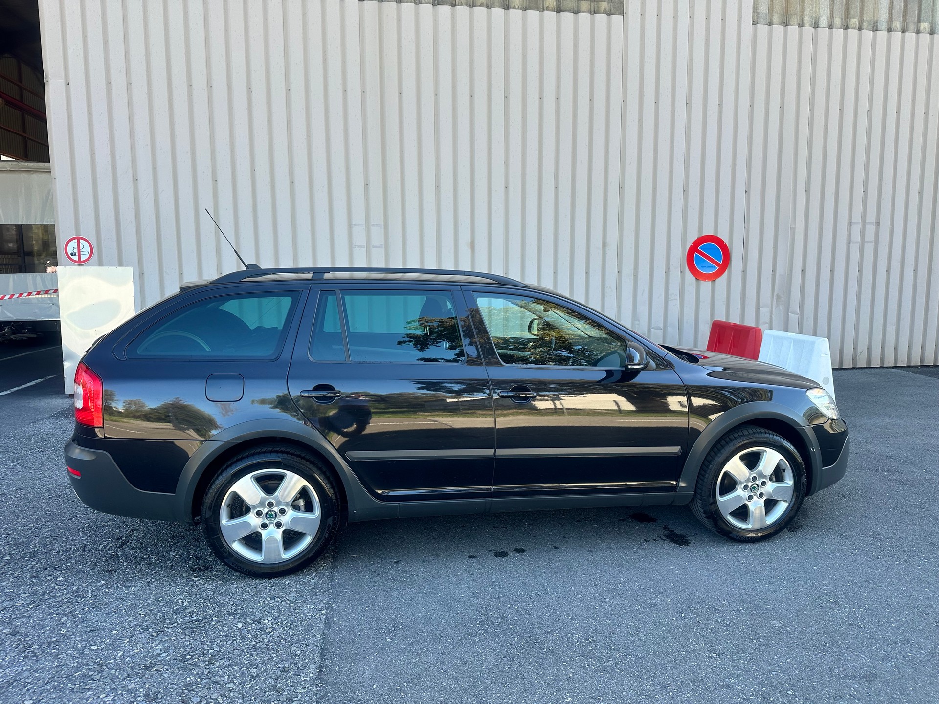 SKODA Octavia Combi 1.8 TSI Scout 4x4-image-8