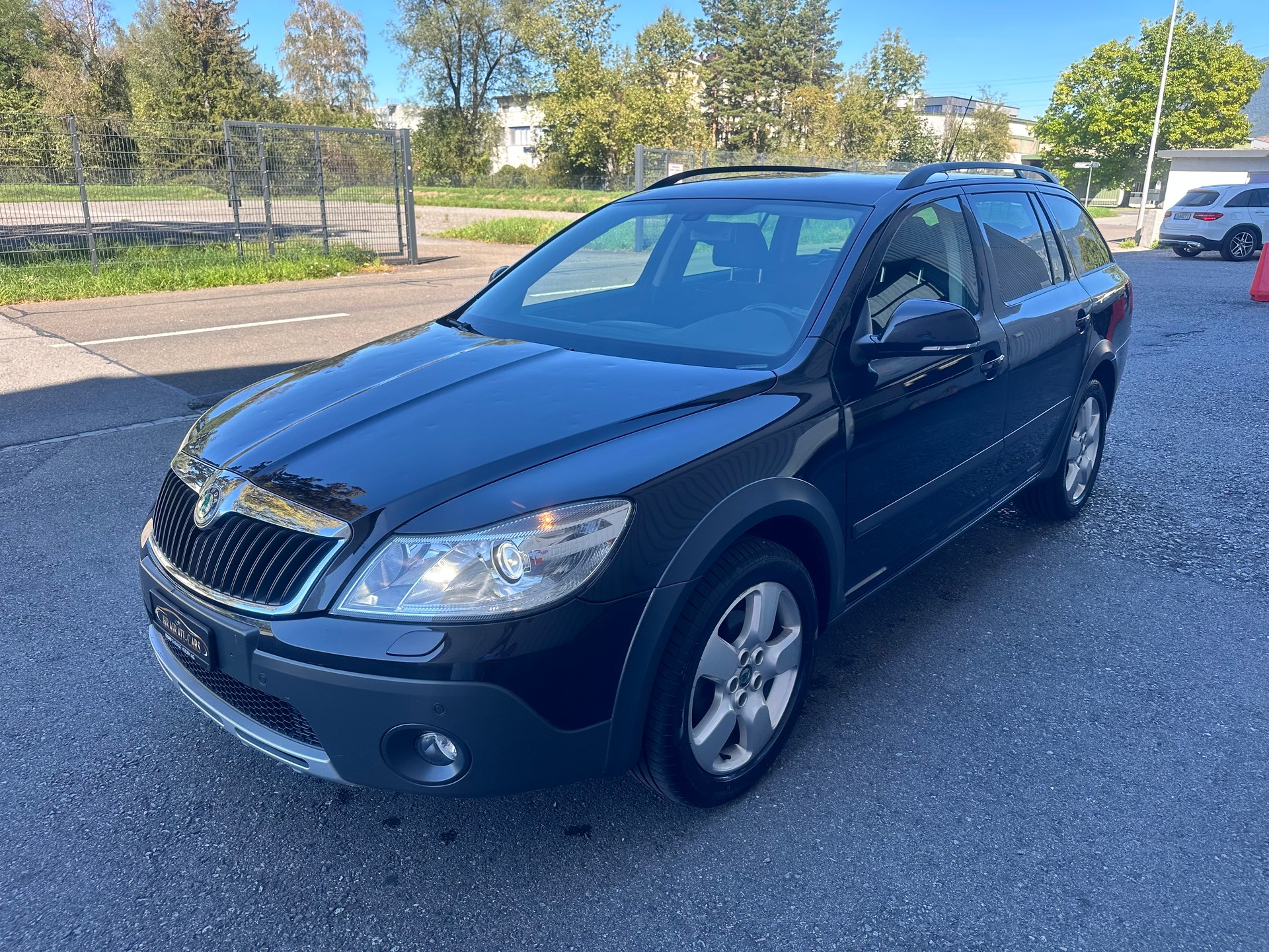 SKODA Octavia Combi 1.8 TSI Scout 4x4-image-2
