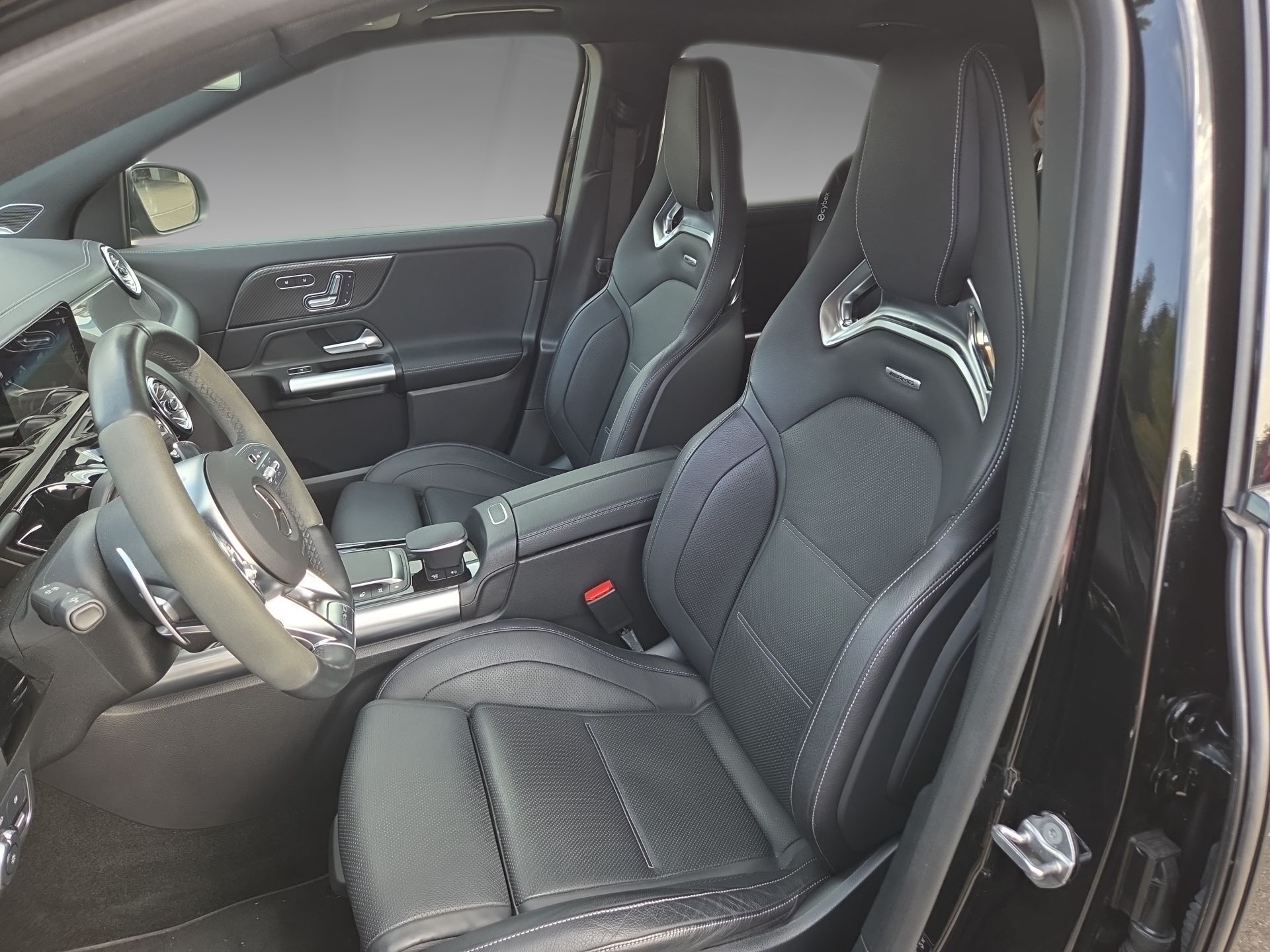 MERCEDES-BENZ GLA 45 S AMG 4Matic+ 8G-Speedshift DCT-image-13