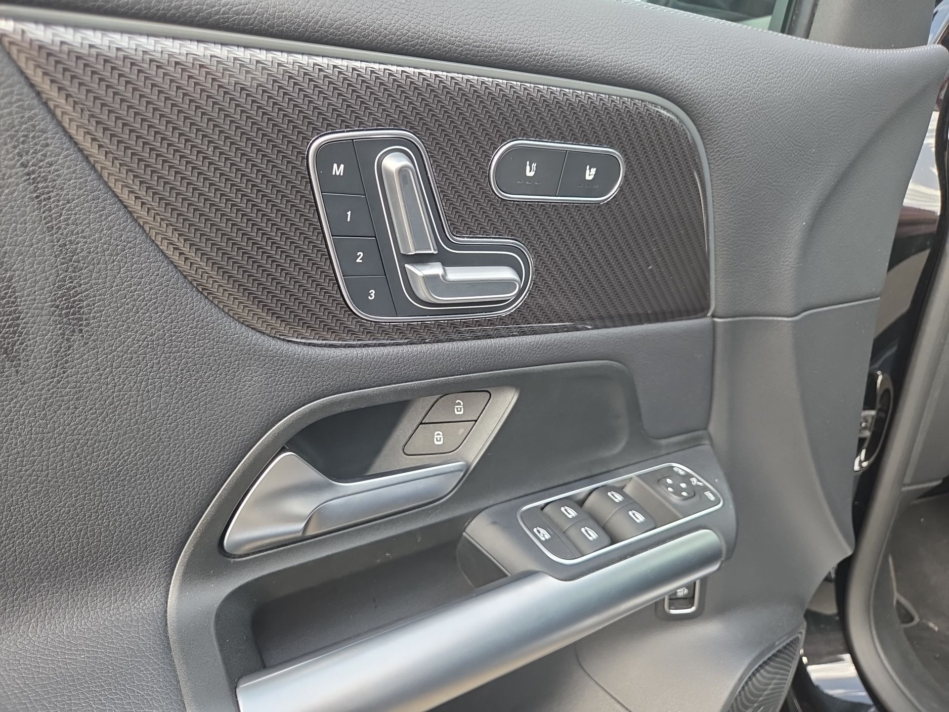 MERCEDES-BENZ GLA 45 S AMG 4Matic+ 8G-Speedshift DCT-image-15