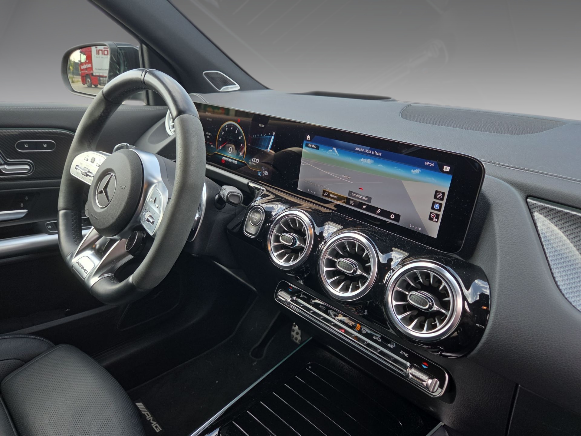 MERCEDES-BENZ GLA 45 S AMG 4Matic+ 8G-Speedshift DCT-image-12