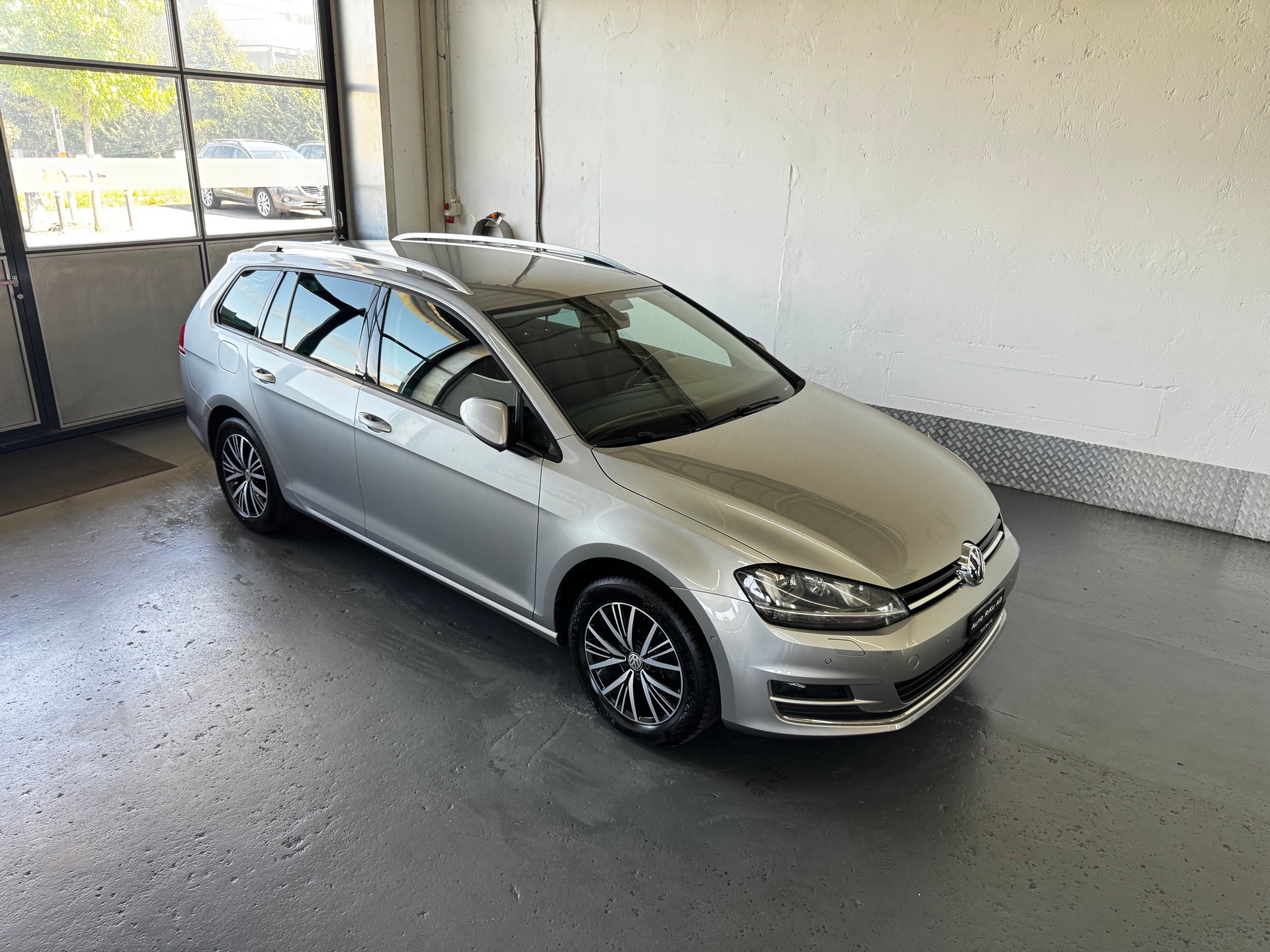 VW Golf Variant 1.6 TDI Allstar 4Motion-image-0