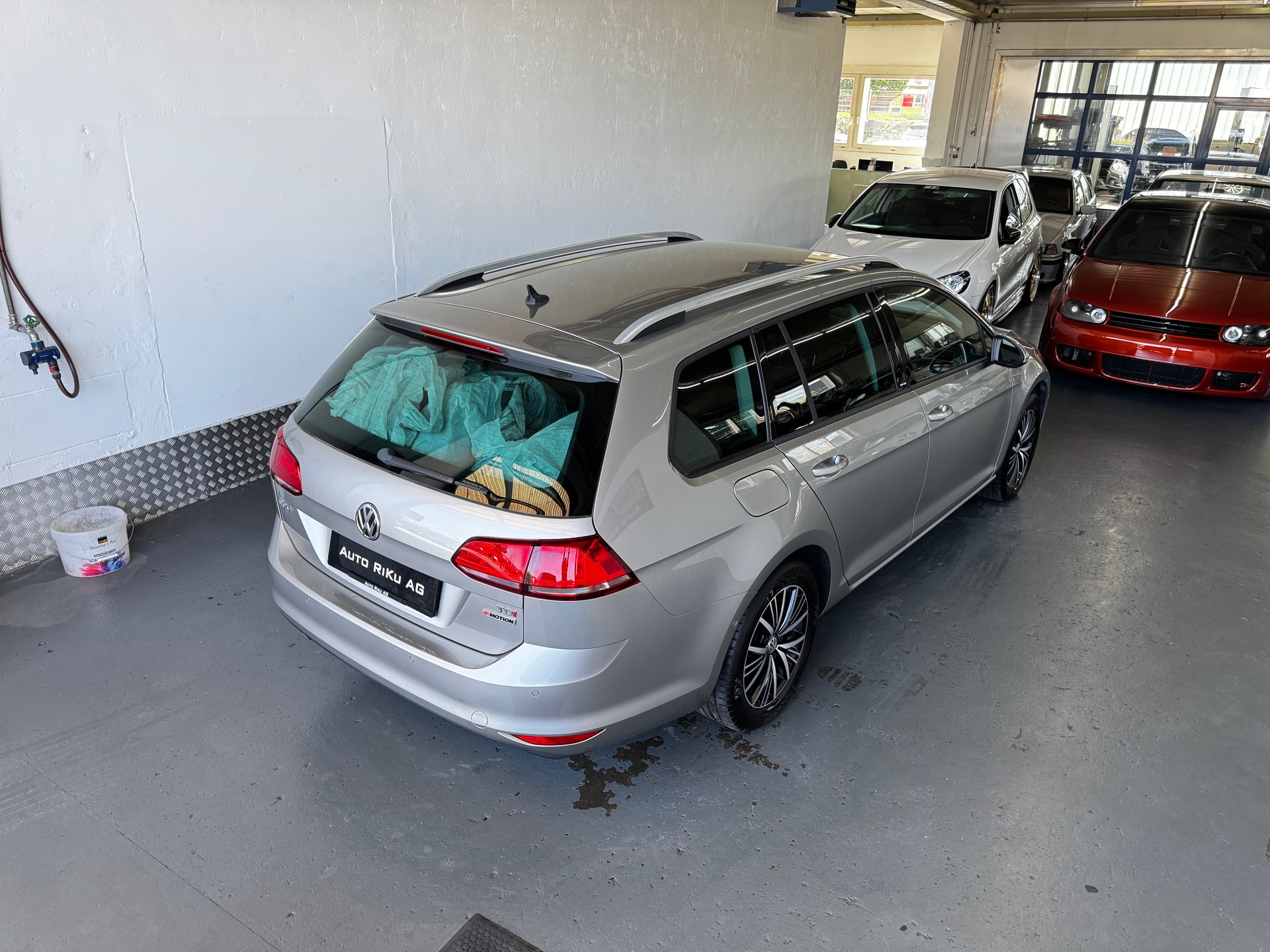 VW Golf Variant 1.6 TDI Allstar 4Motion-image-7