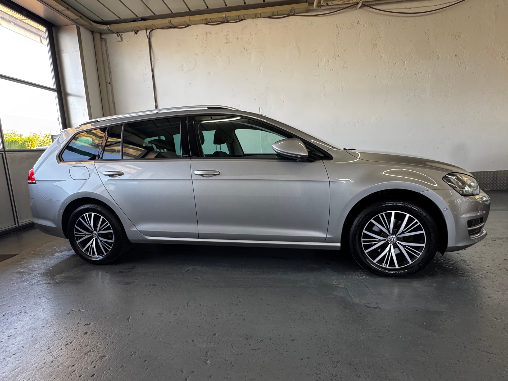 VW Golf Variant 1.6 TDI Allstar 4Motion-image-6