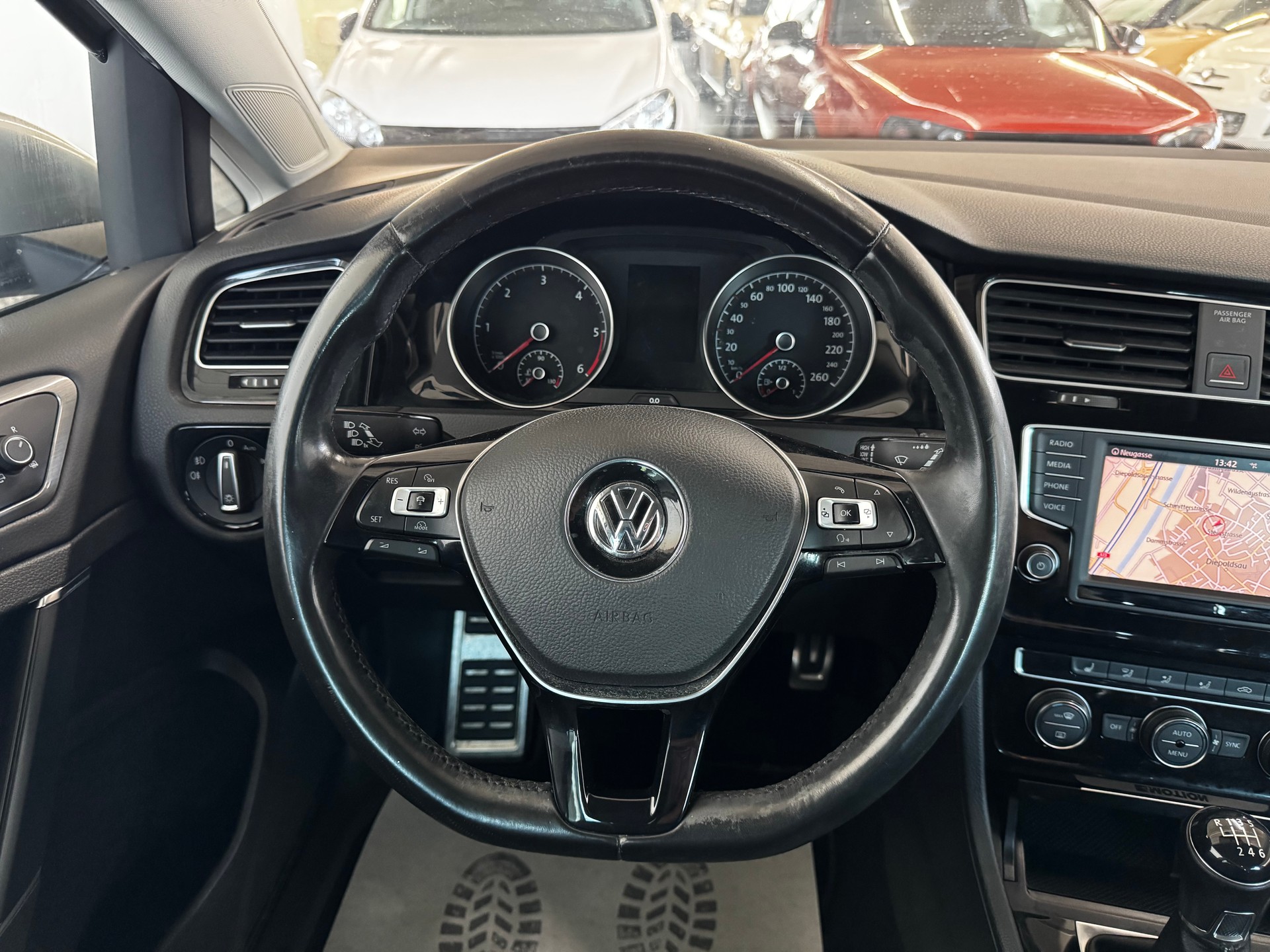 VW Golf Variant 1.6 TDI Allstar 4Motion-image-17