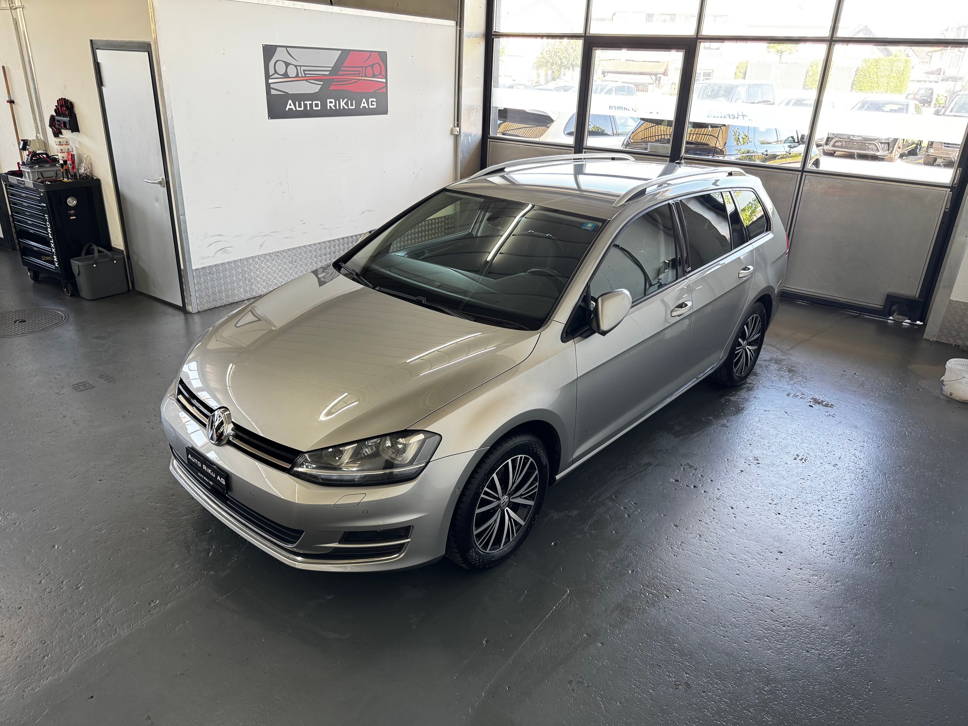 VW Golf Variant 1.6 TDI Allstar 4Motion-image-4