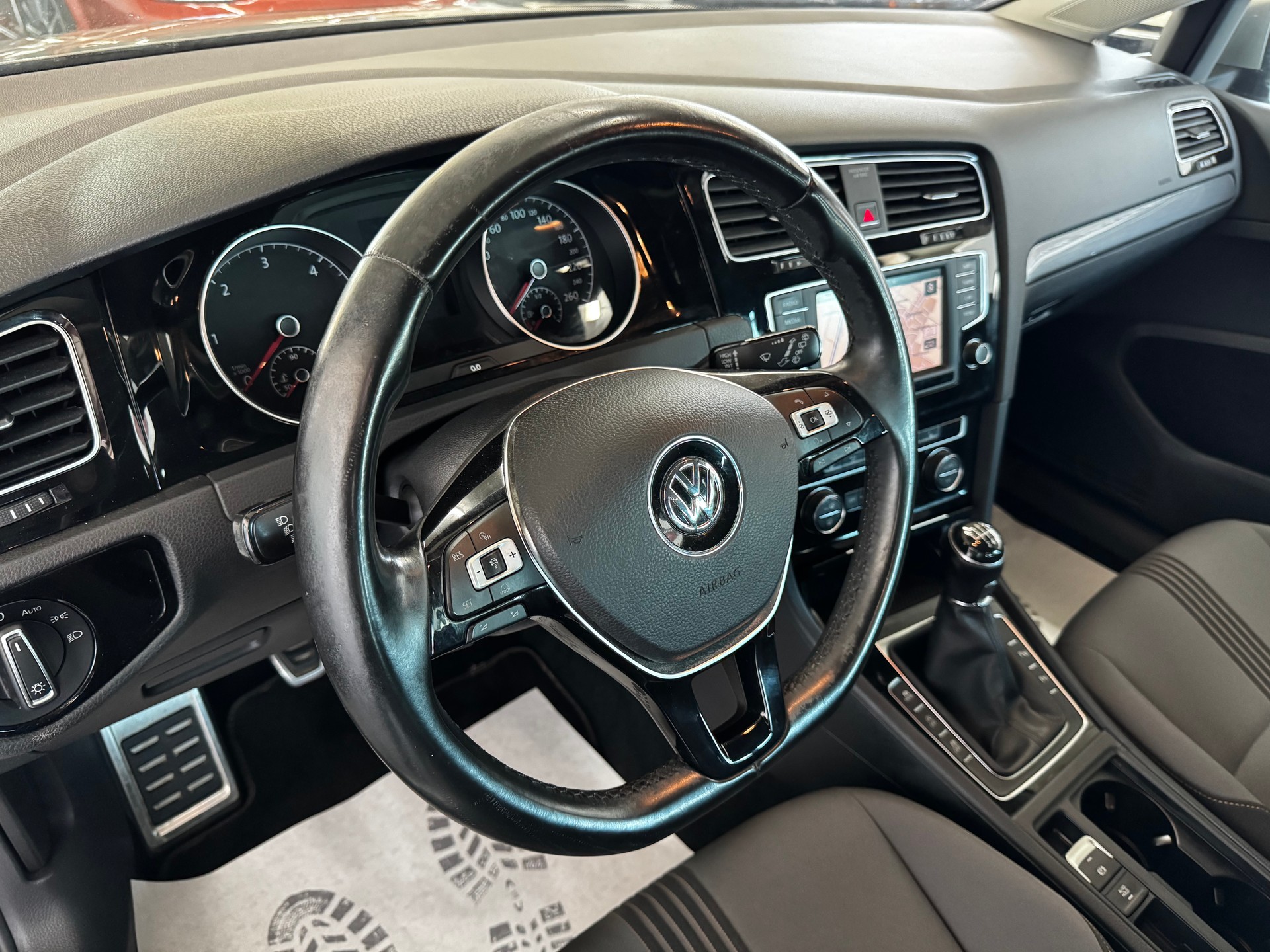 VW Golf Variant 1.6 TDI Allstar 4Motion-image-11