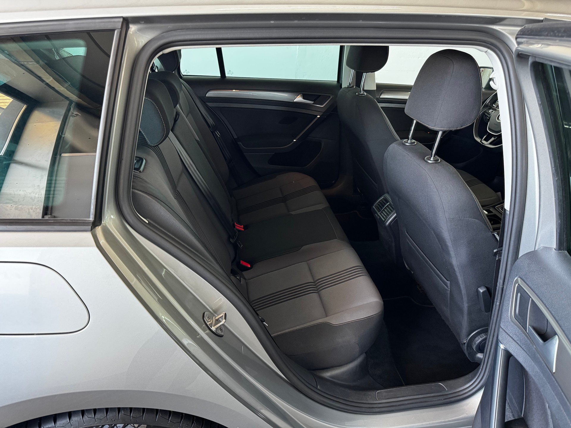 VW Golf Variant 1.6 TDI Allstar 4Motion-image-21