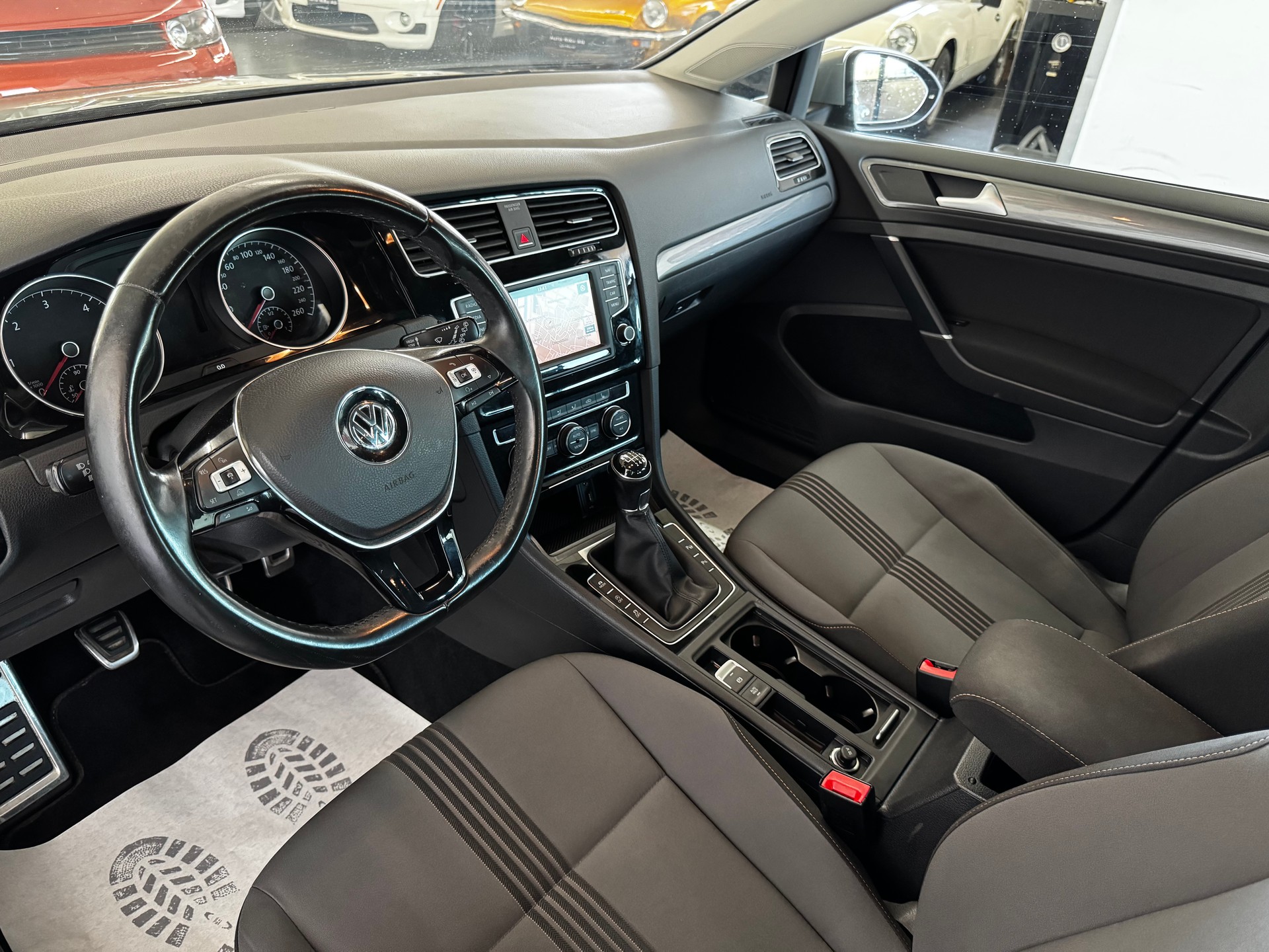 VW Golf Variant 1.6 TDI Allstar 4Motion-image-12