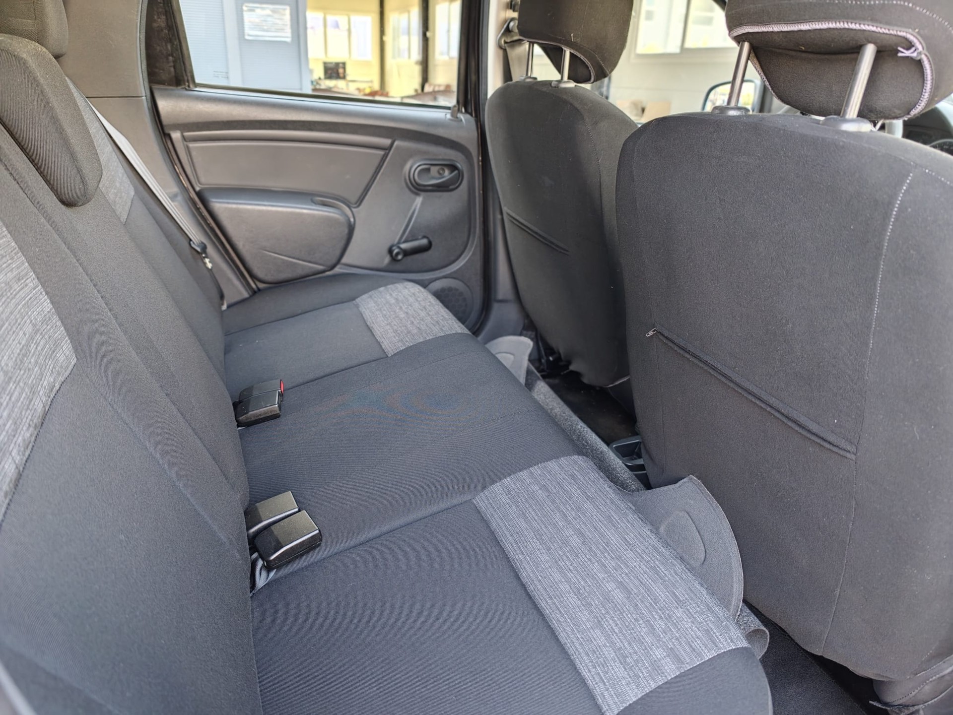 DACIA Duster 1.6 Lauréate 4x4-image-10