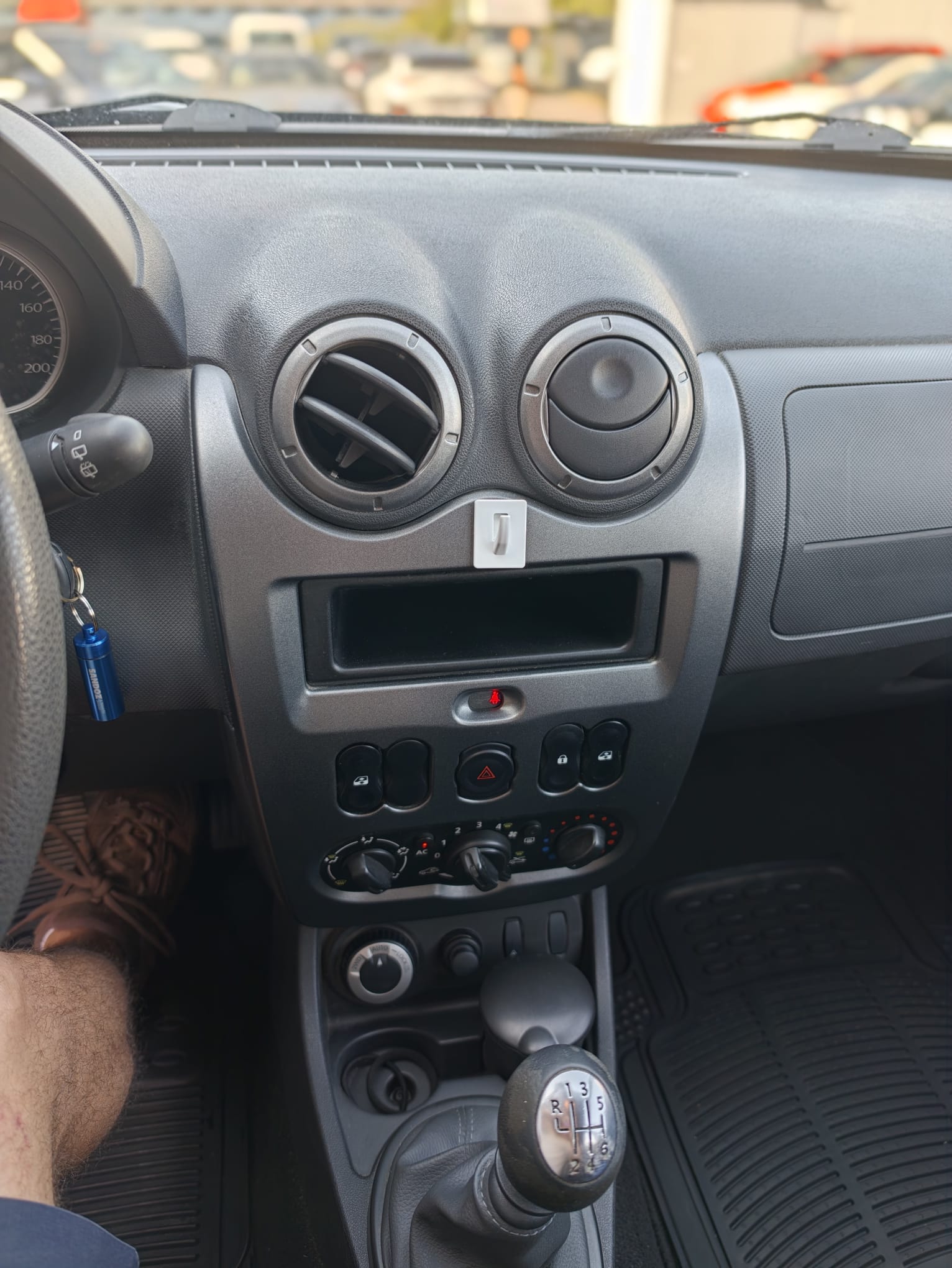 DACIA Duster 1.6 Lauréate 4x4-image-13