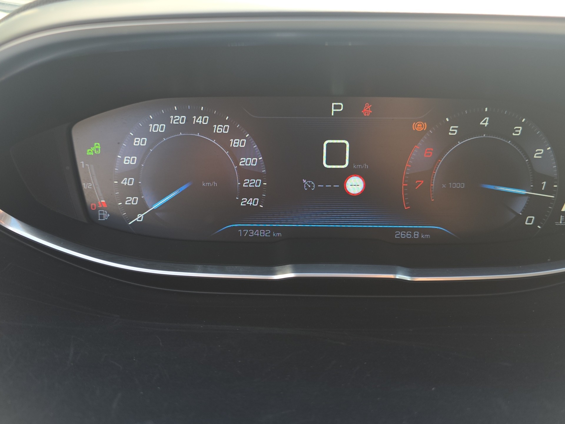 PEUGEOT 5008 1.6 THP Allure EAT-image-21