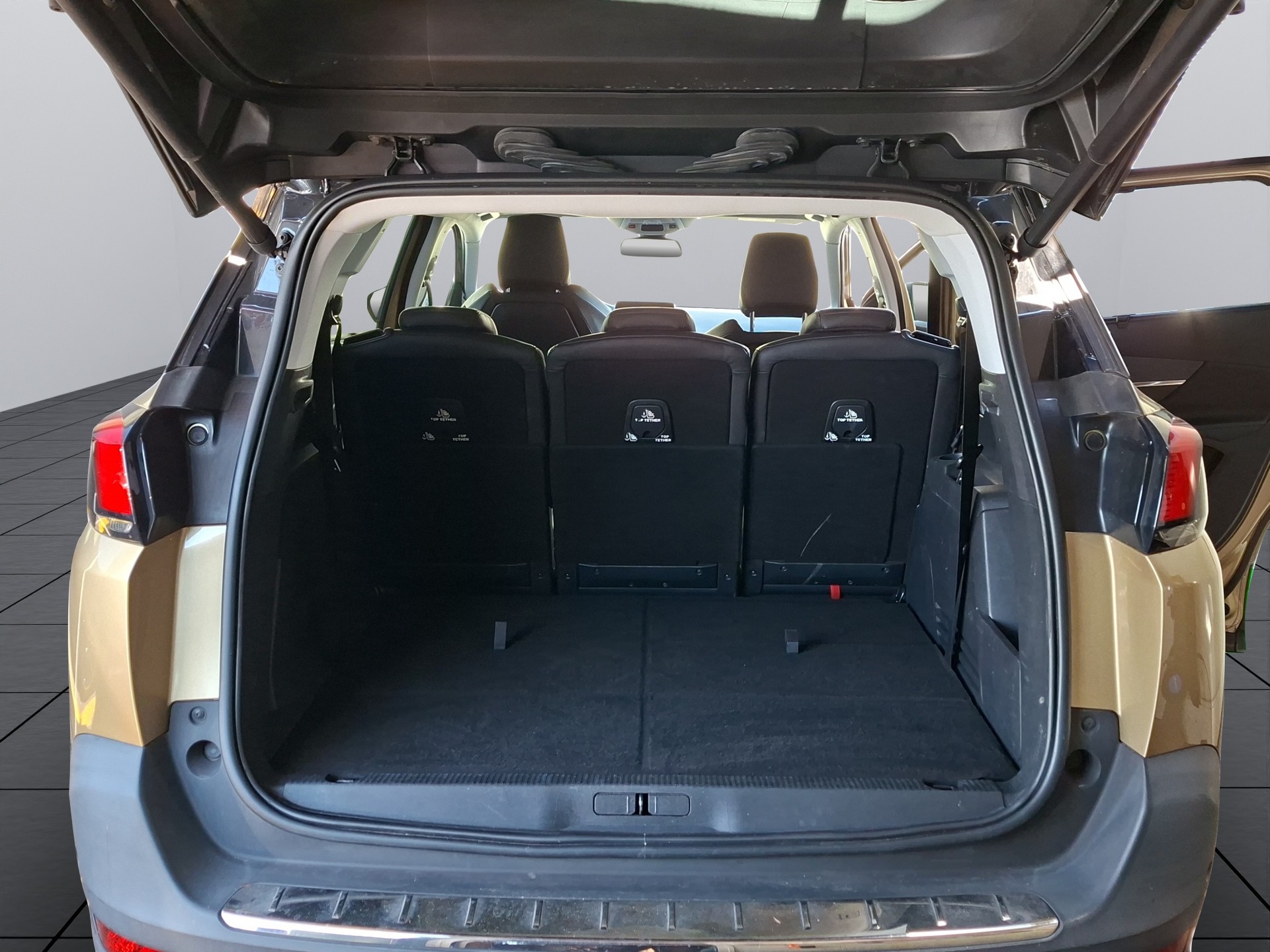 PEUGEOT 5008 1.6 THP Allure EAT-image-13