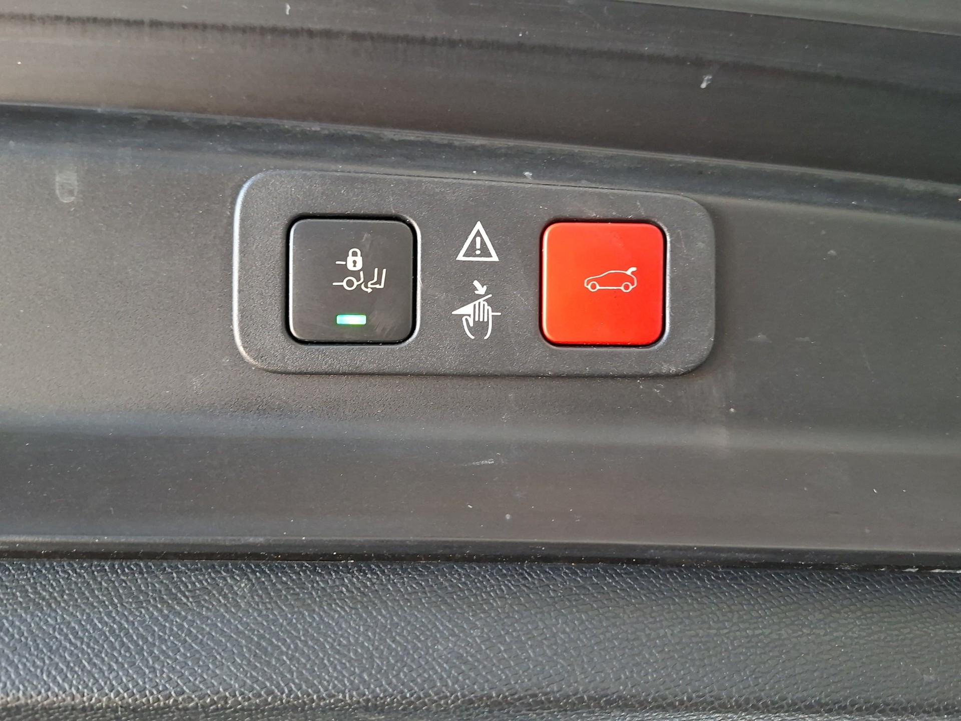 PEUGEOT 5008 1.6 THP Allure EAT-image-18