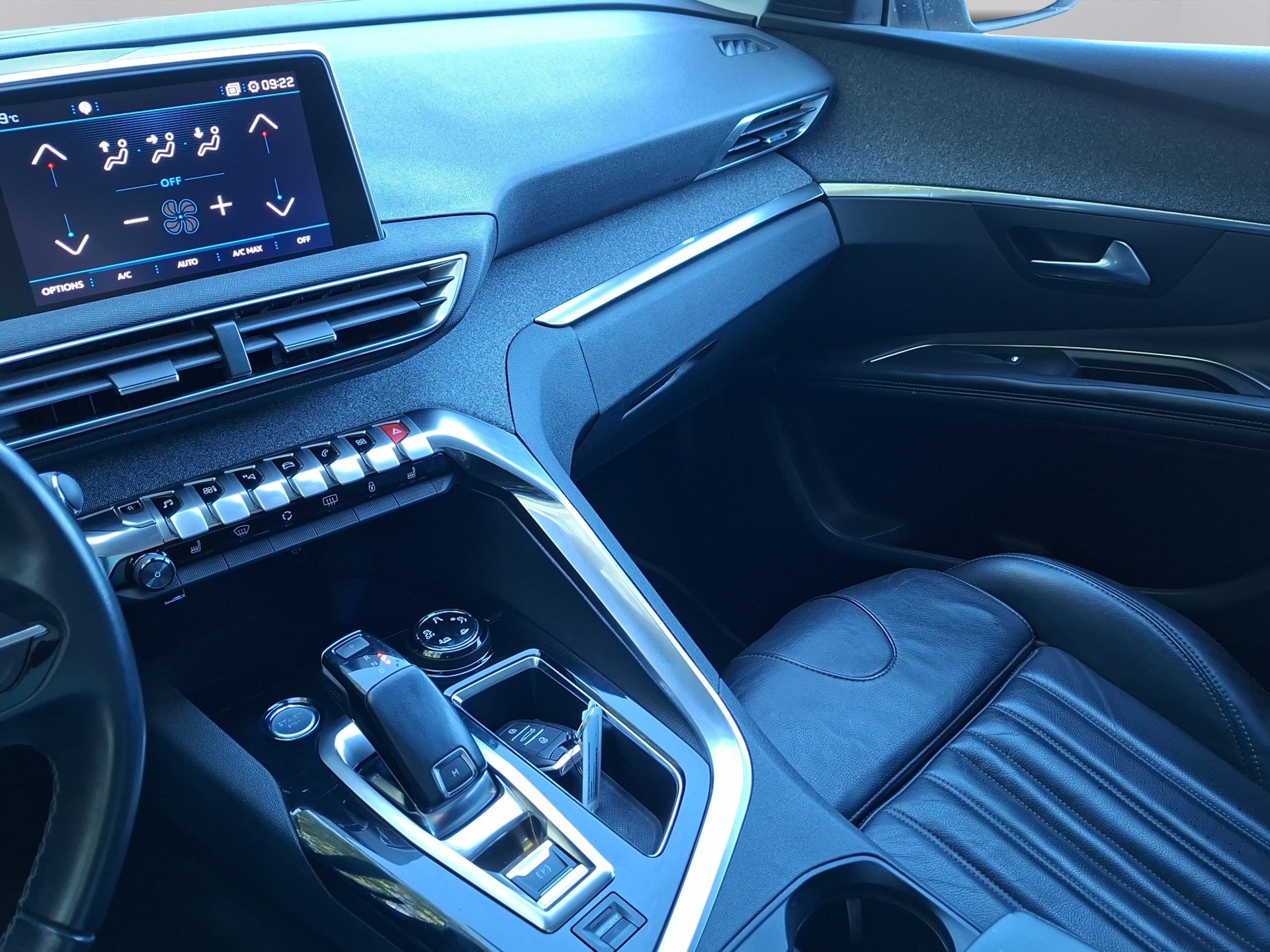 PEUGEOT 5008 1.6 THP Allure EAT-image-11