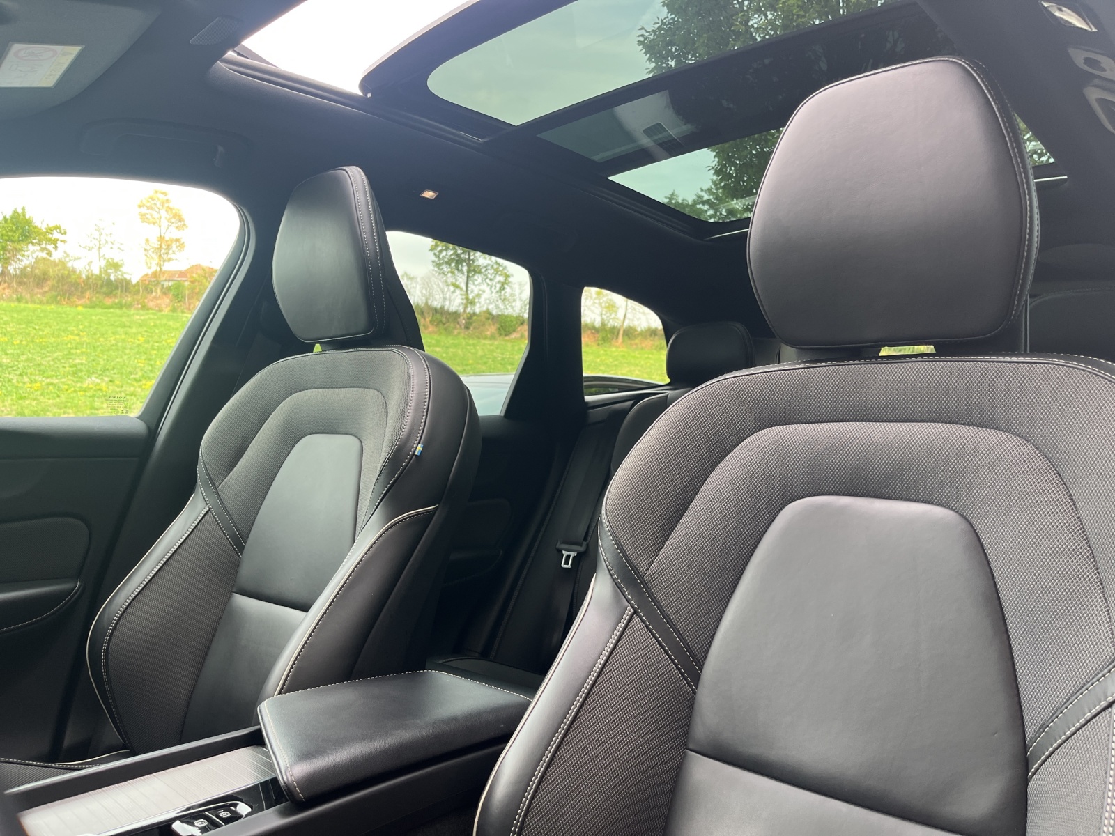 VOLVO XC60 2.0 T6 TE R-Design eAWD-image-14