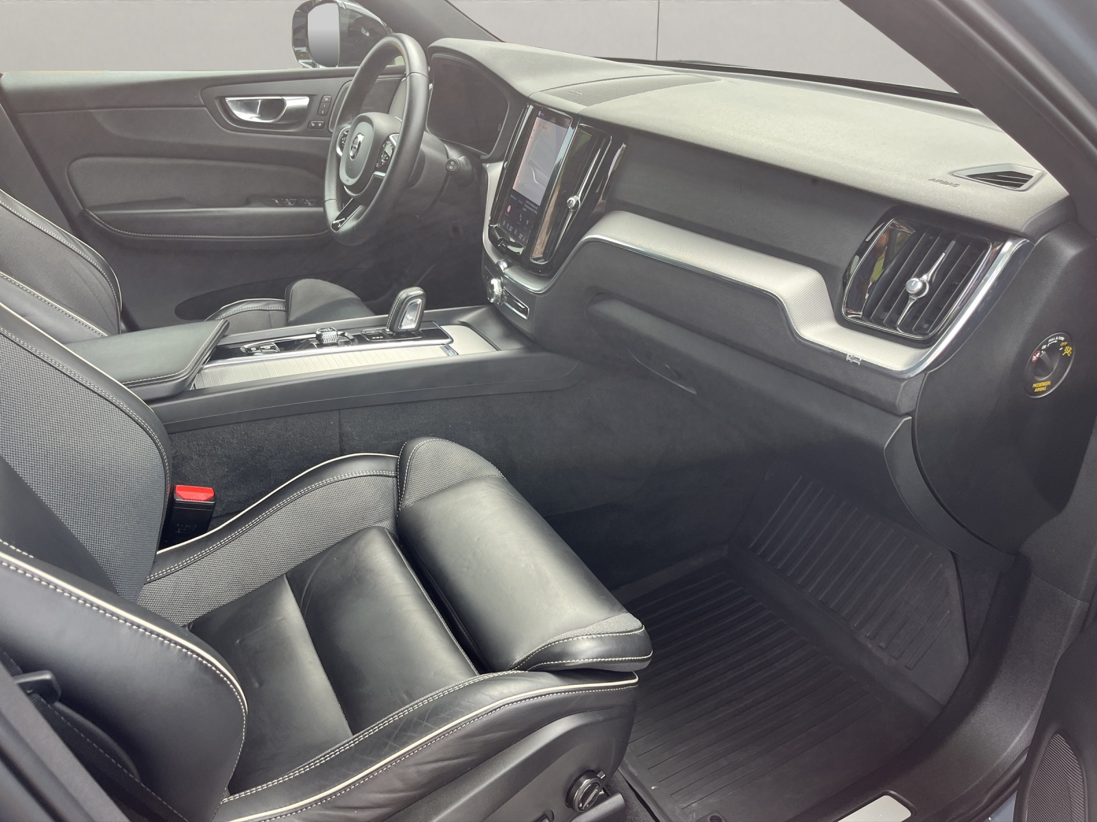 VOLVO XC60 2.0 T6 TE R-Design eAWD-image-13