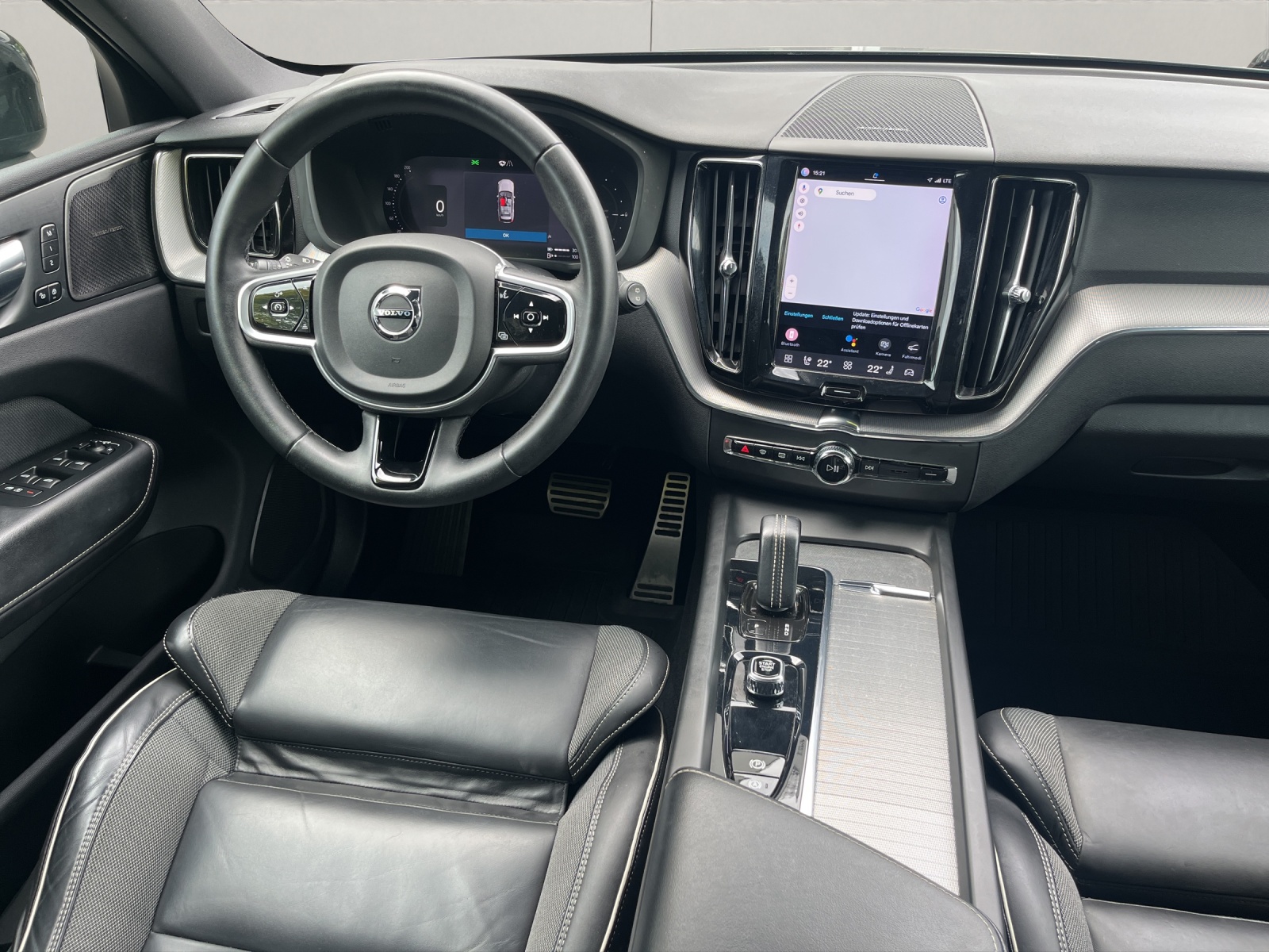 VOLVO XC60 2.0 T6 TE R-Design eAWD-image-12