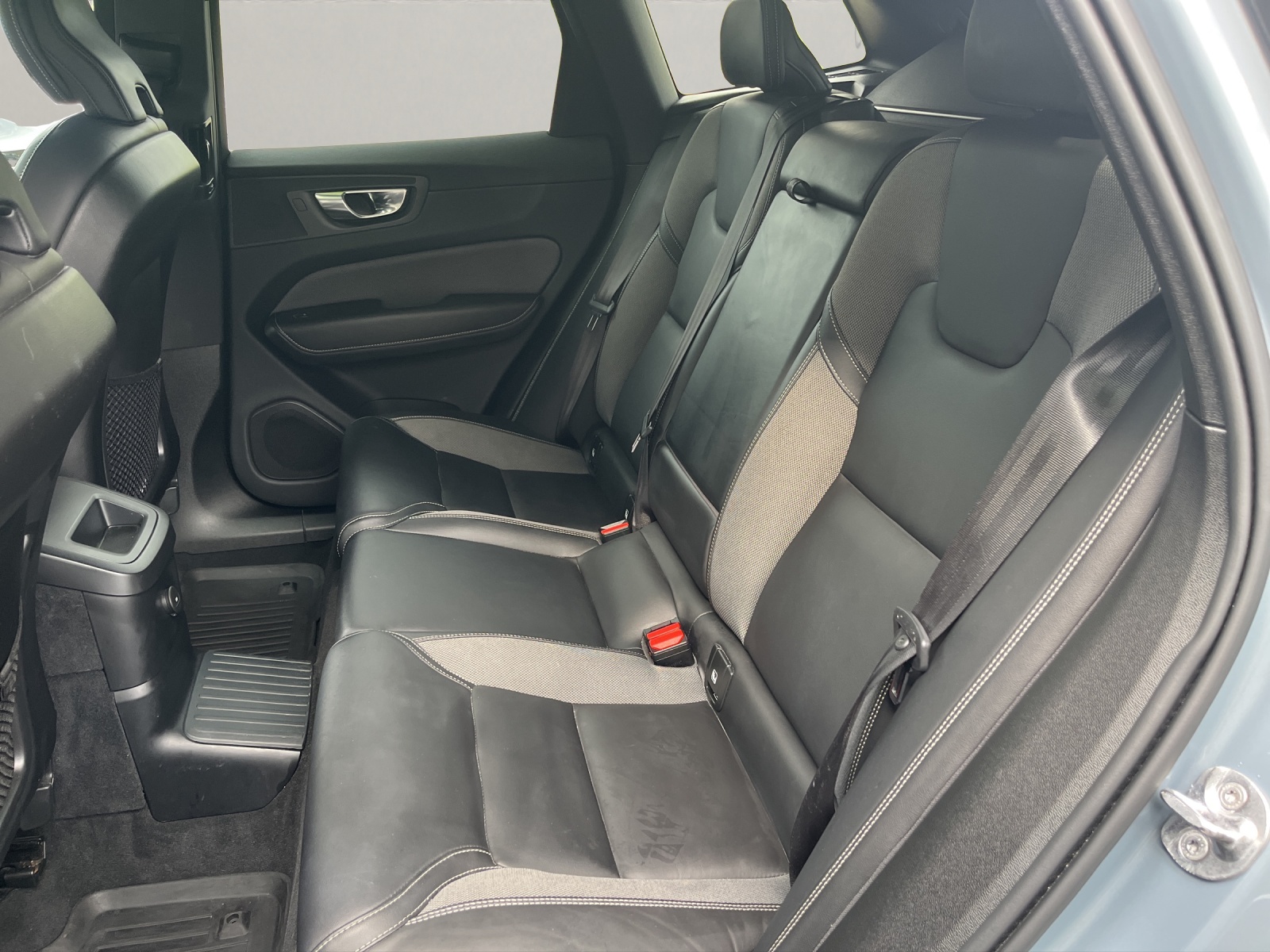 VOLVO XC60 2.0 T6 TE R-Design eAWD-image-11