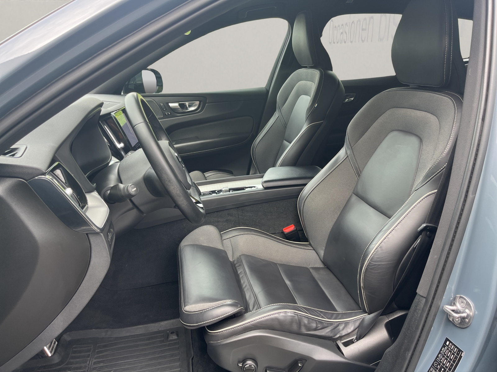 VOLVO XC60 2.0 T6 TE R-Design eAWD-image-9