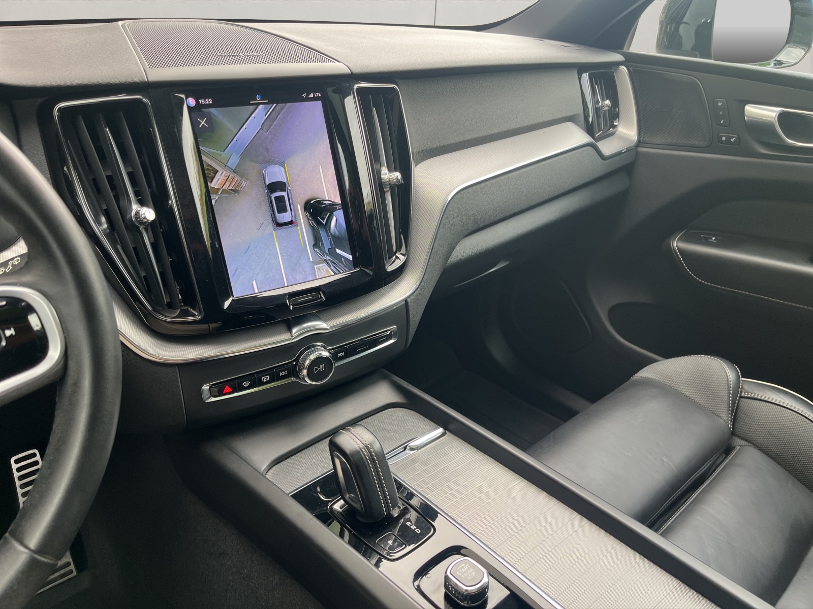 VOLVO XC60 2.0 T6 TE R-Design eAWD-image-15