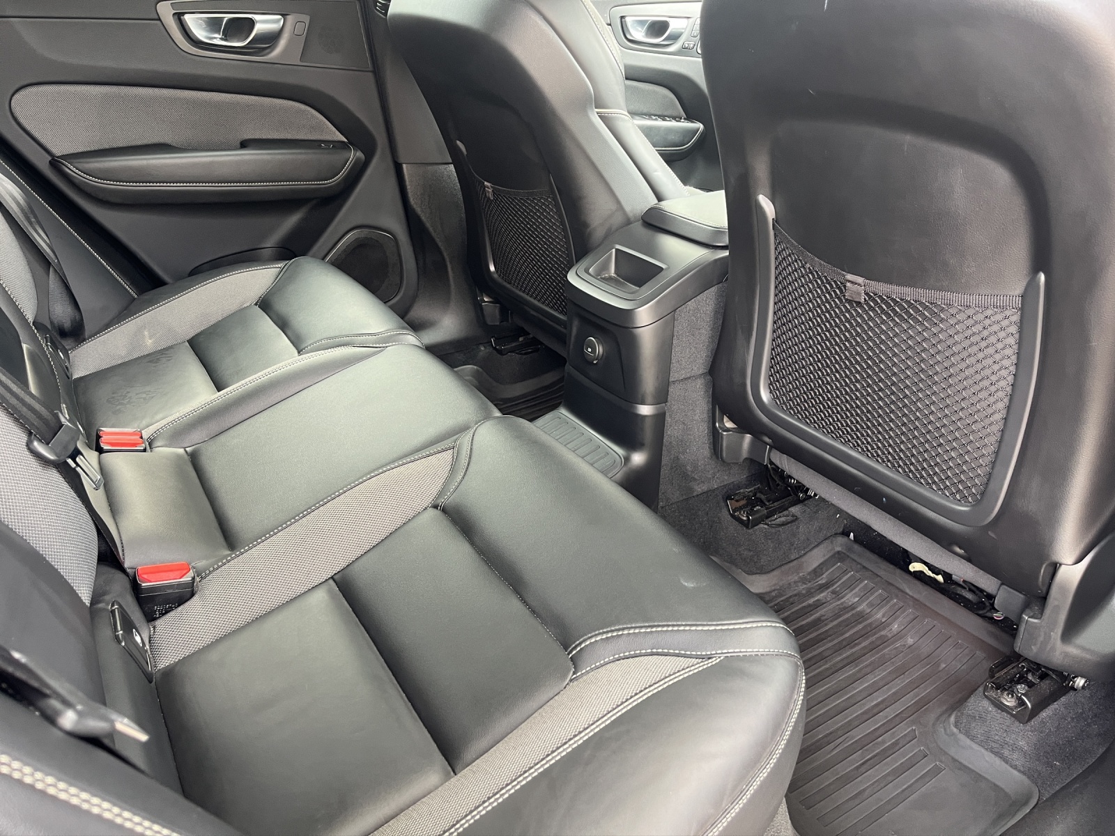 VOLVO XC60 2.0 T6 TE R-Design eAWD-image-10