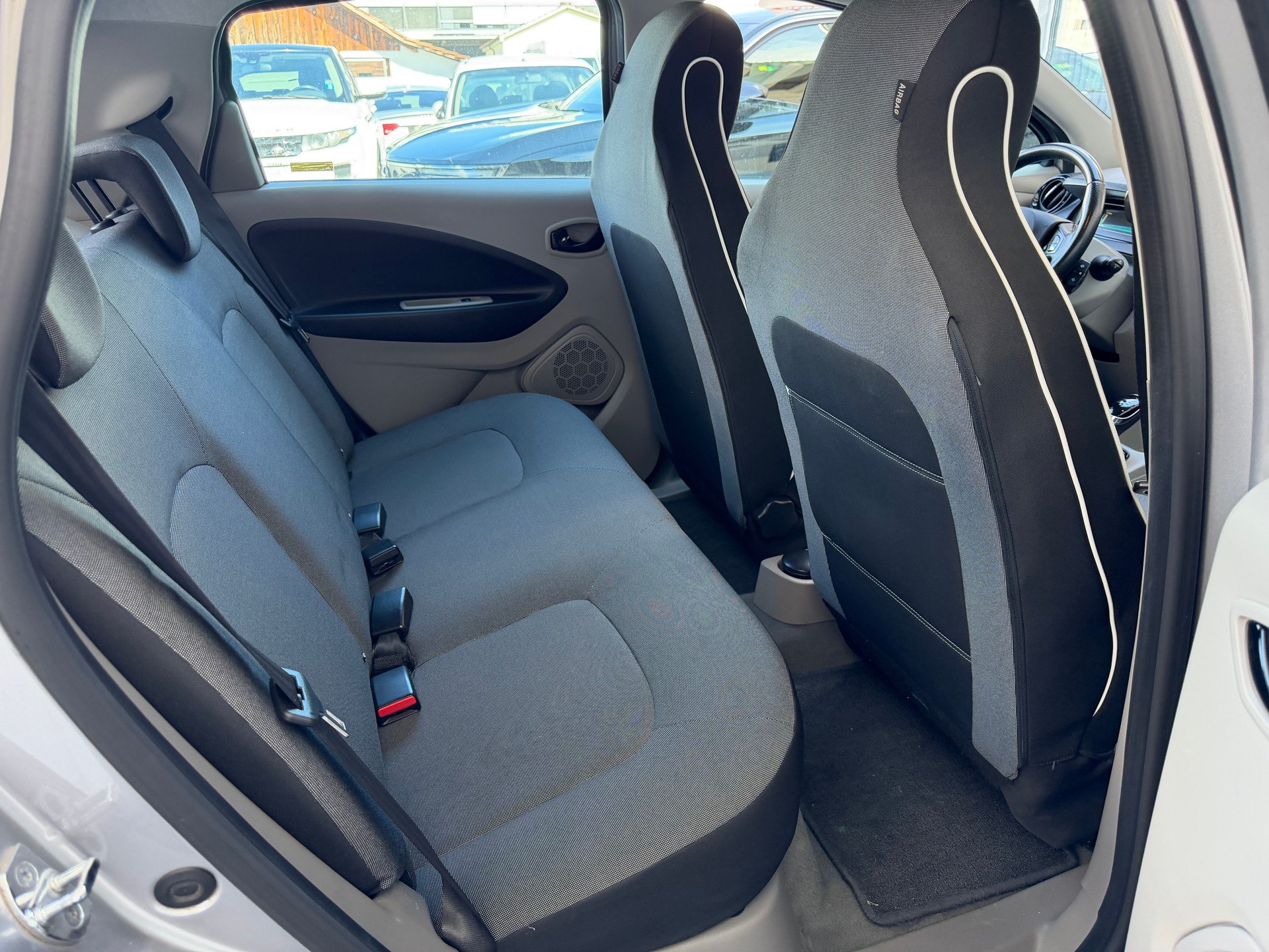 RENAULT ZOE-image-7